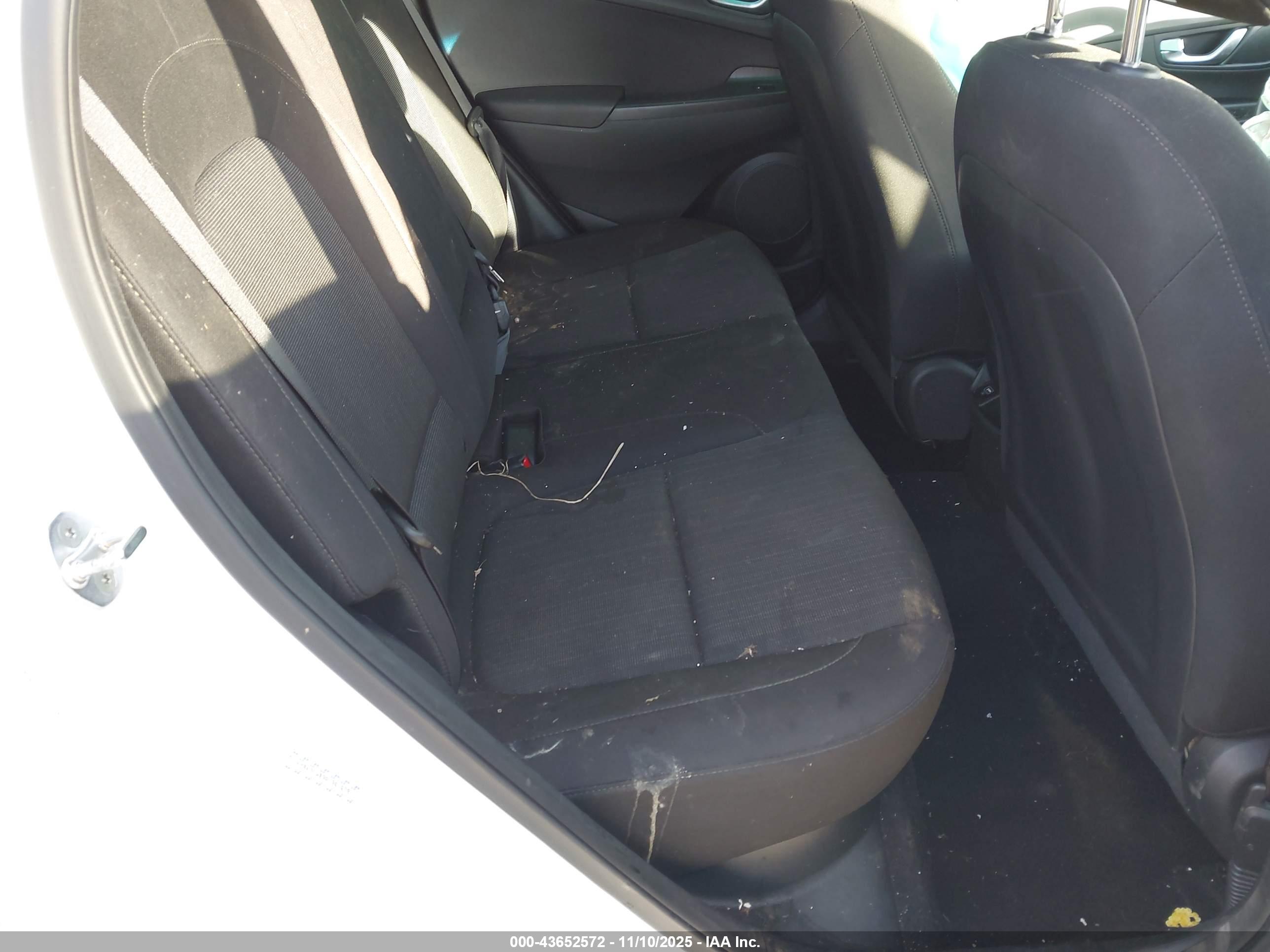 HYUNDAI KONA image 8