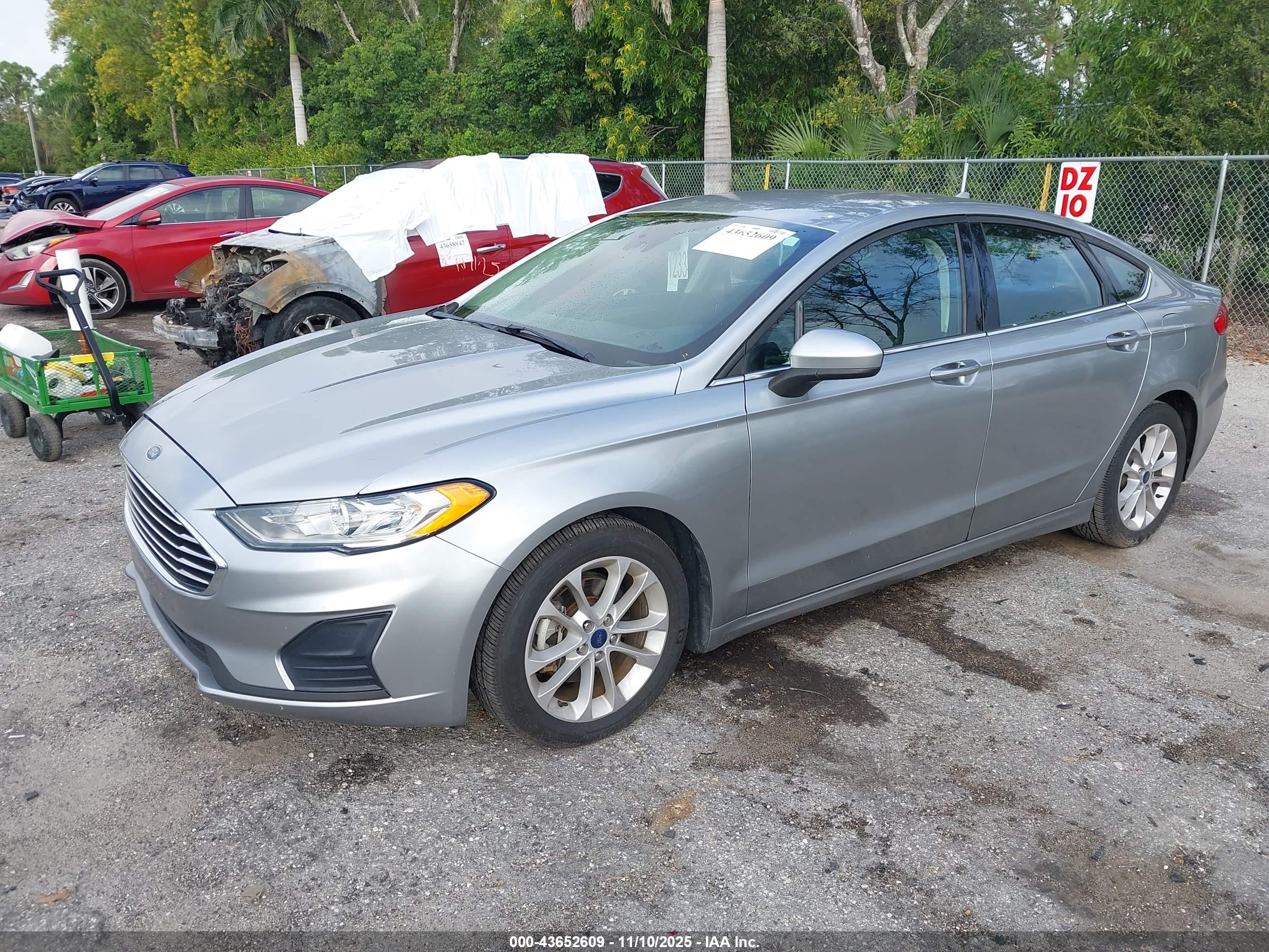 FORD FUSION image 2