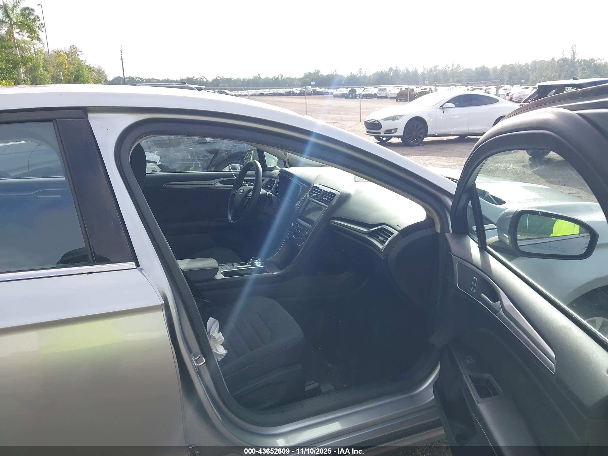 FORD FUSION image 5