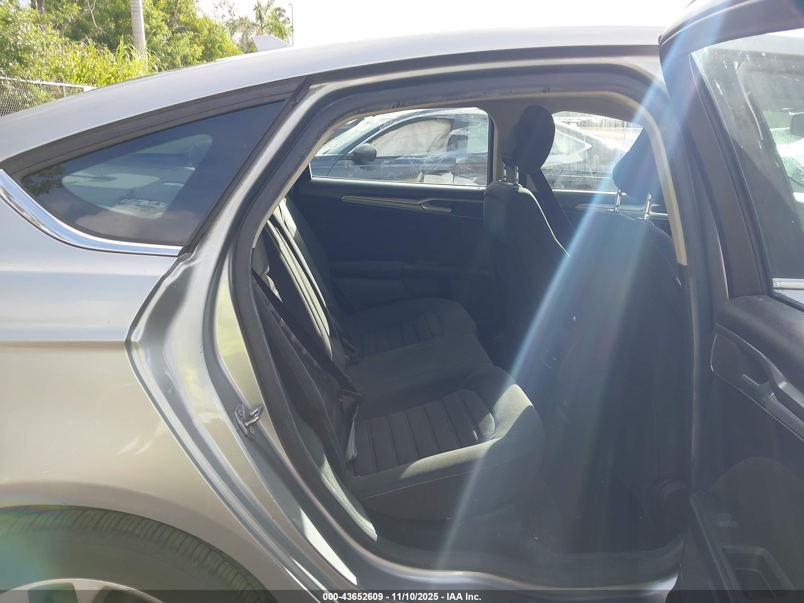 FORD FUSION image 8