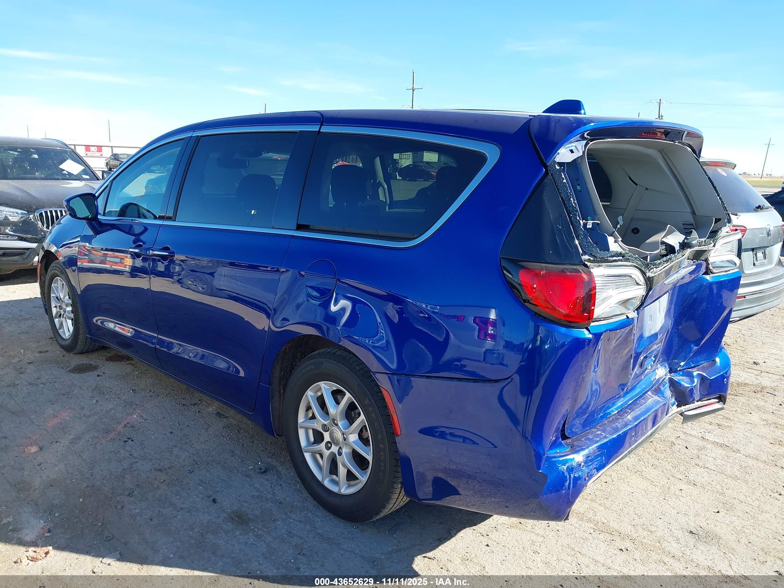 CHRYSLER PACIFICA image 3