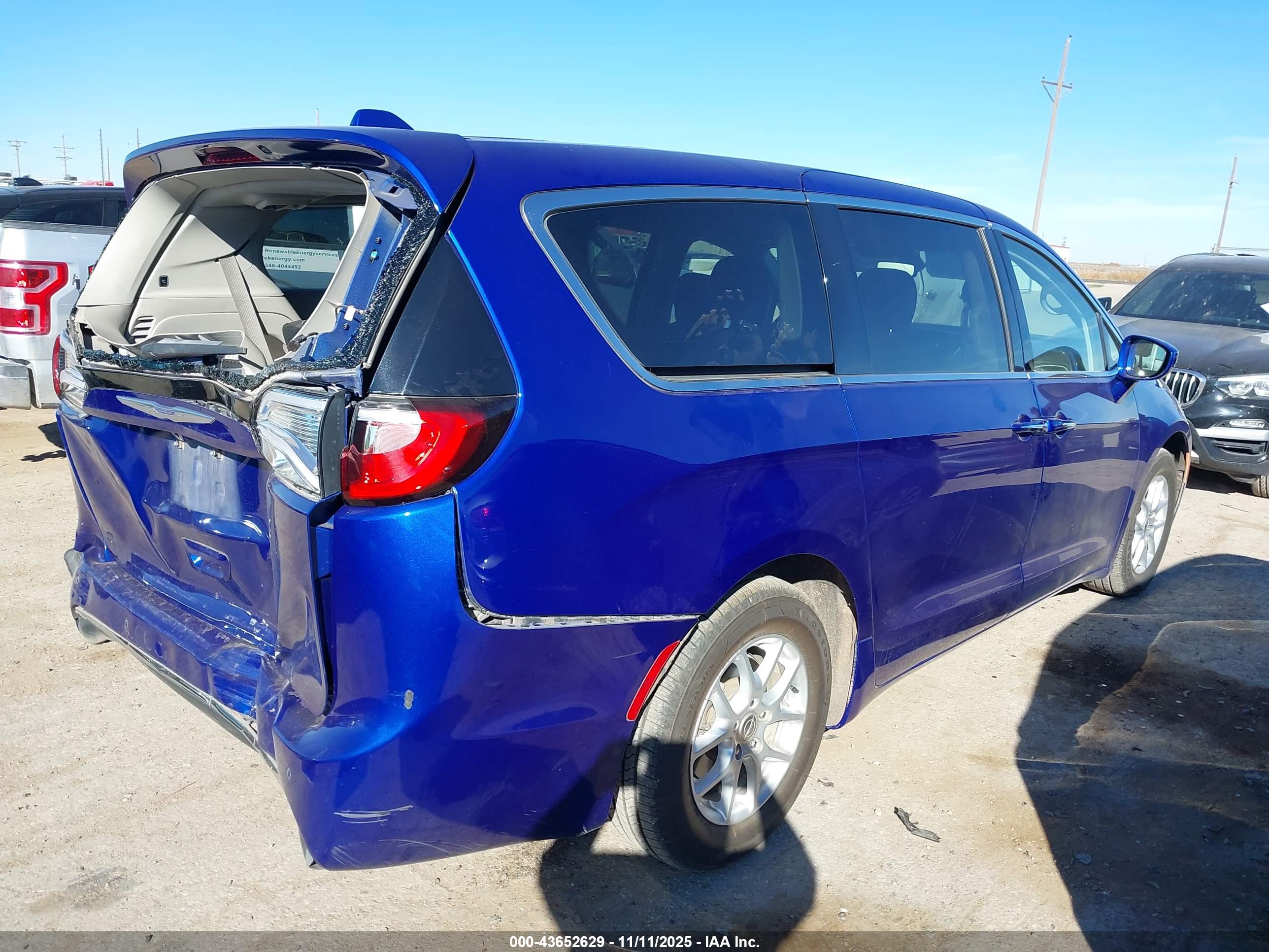 CHRYSLER PACIFICA image 4