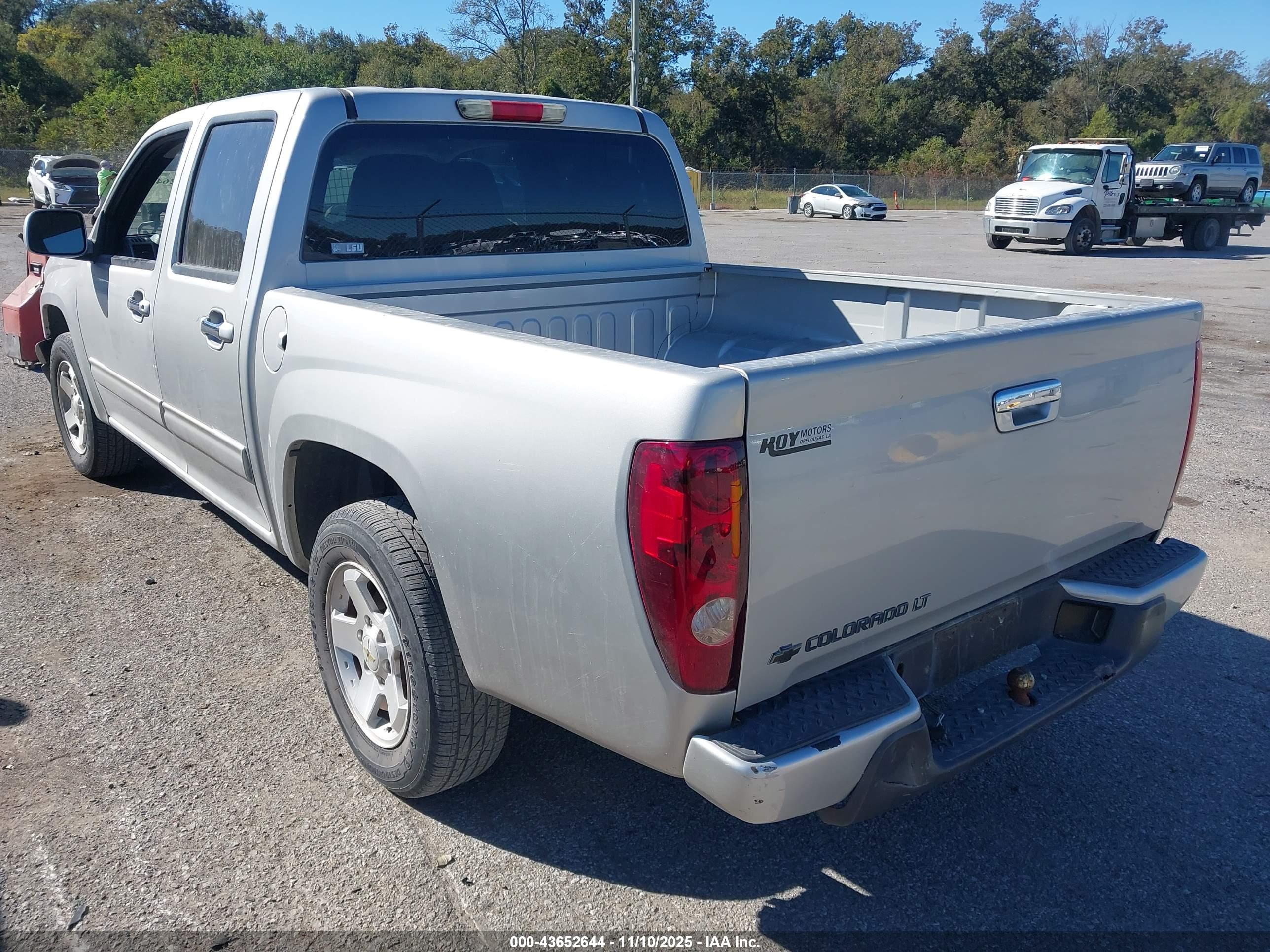 CHEVROLET COLORADO image 3