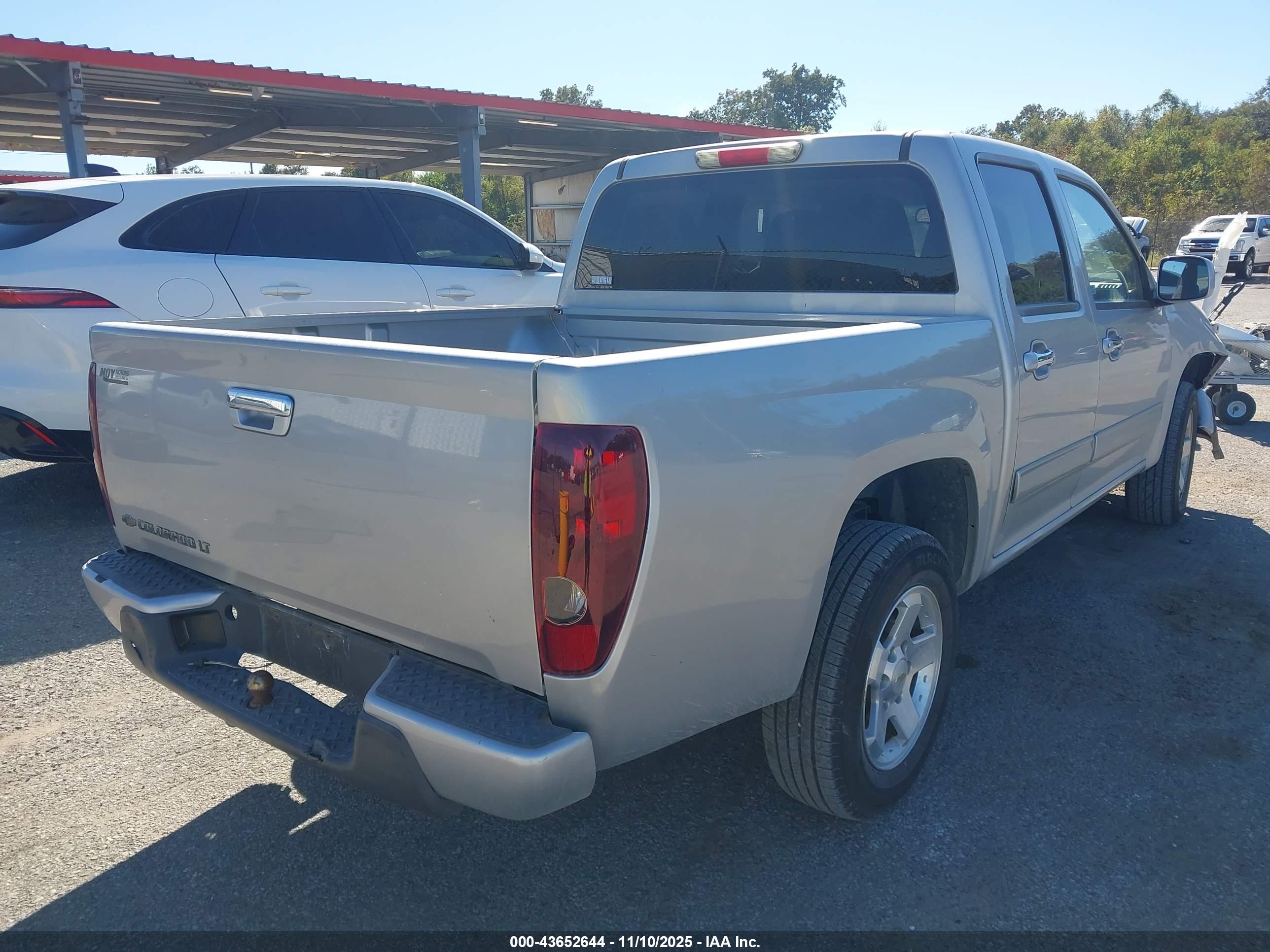CHEVROLET COLORADO image 4