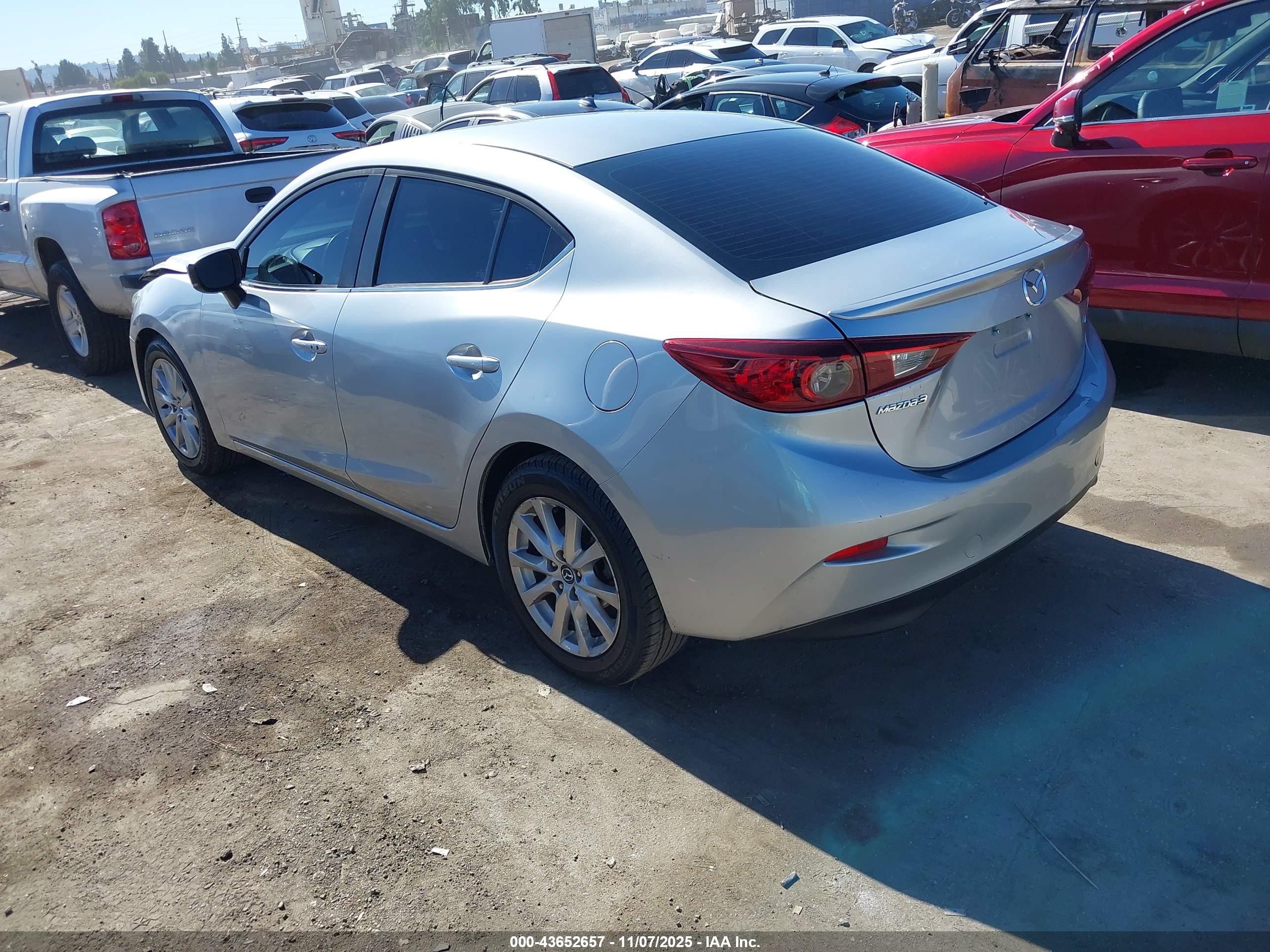 MAZDA MAZDA3 image 3