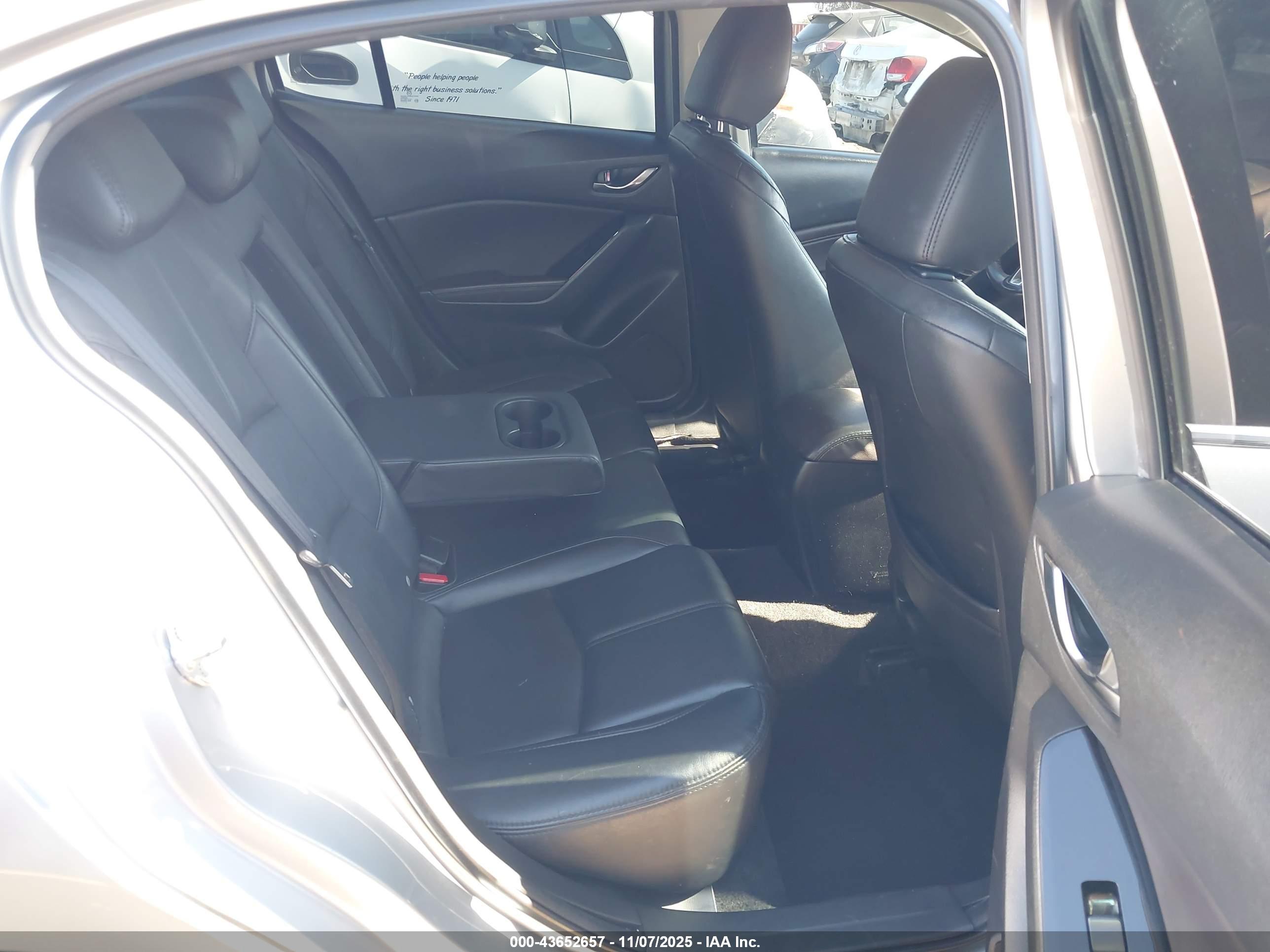 MAZDA MAZDA3 image 8