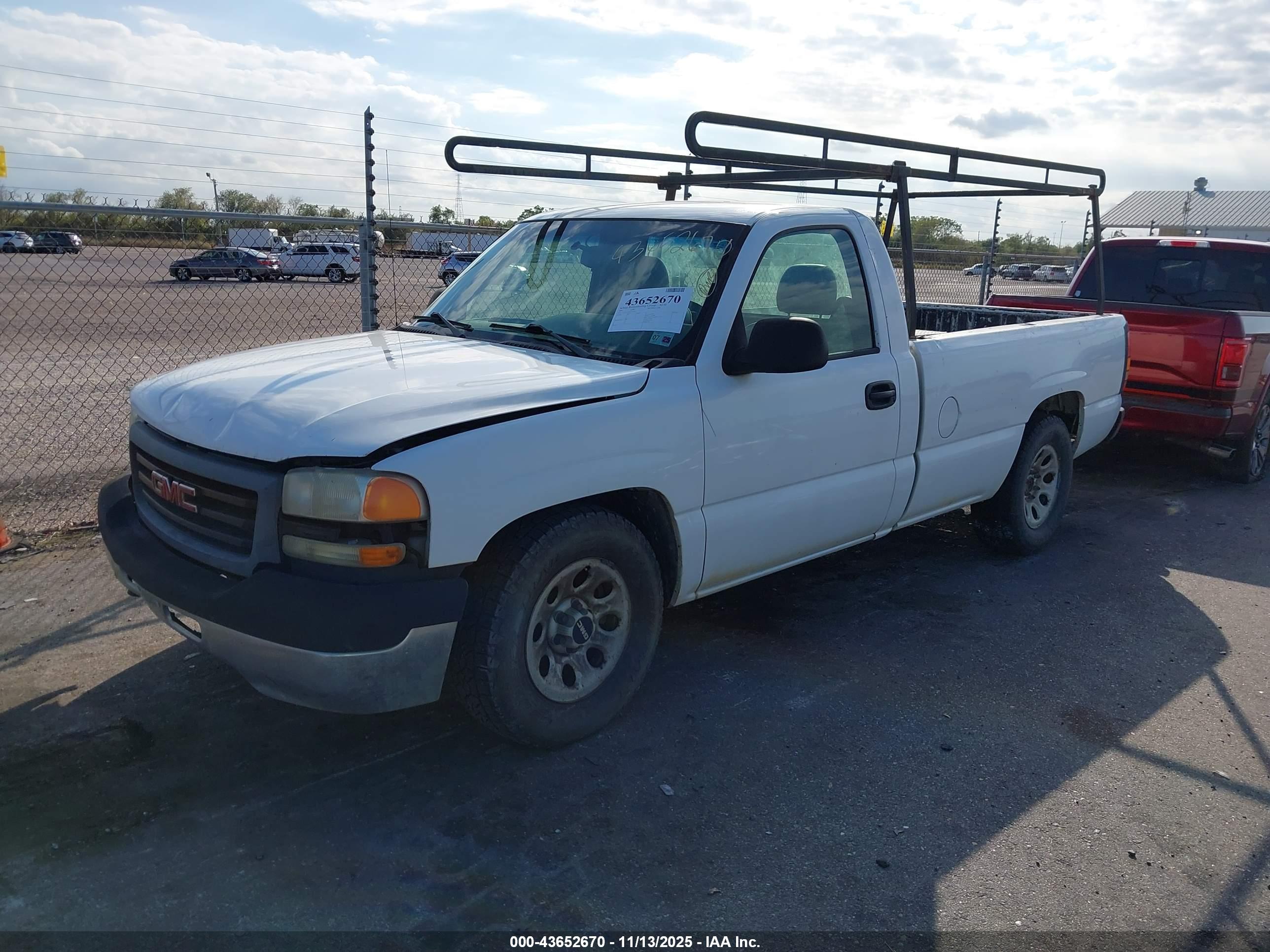 GMC SIERRA image 2