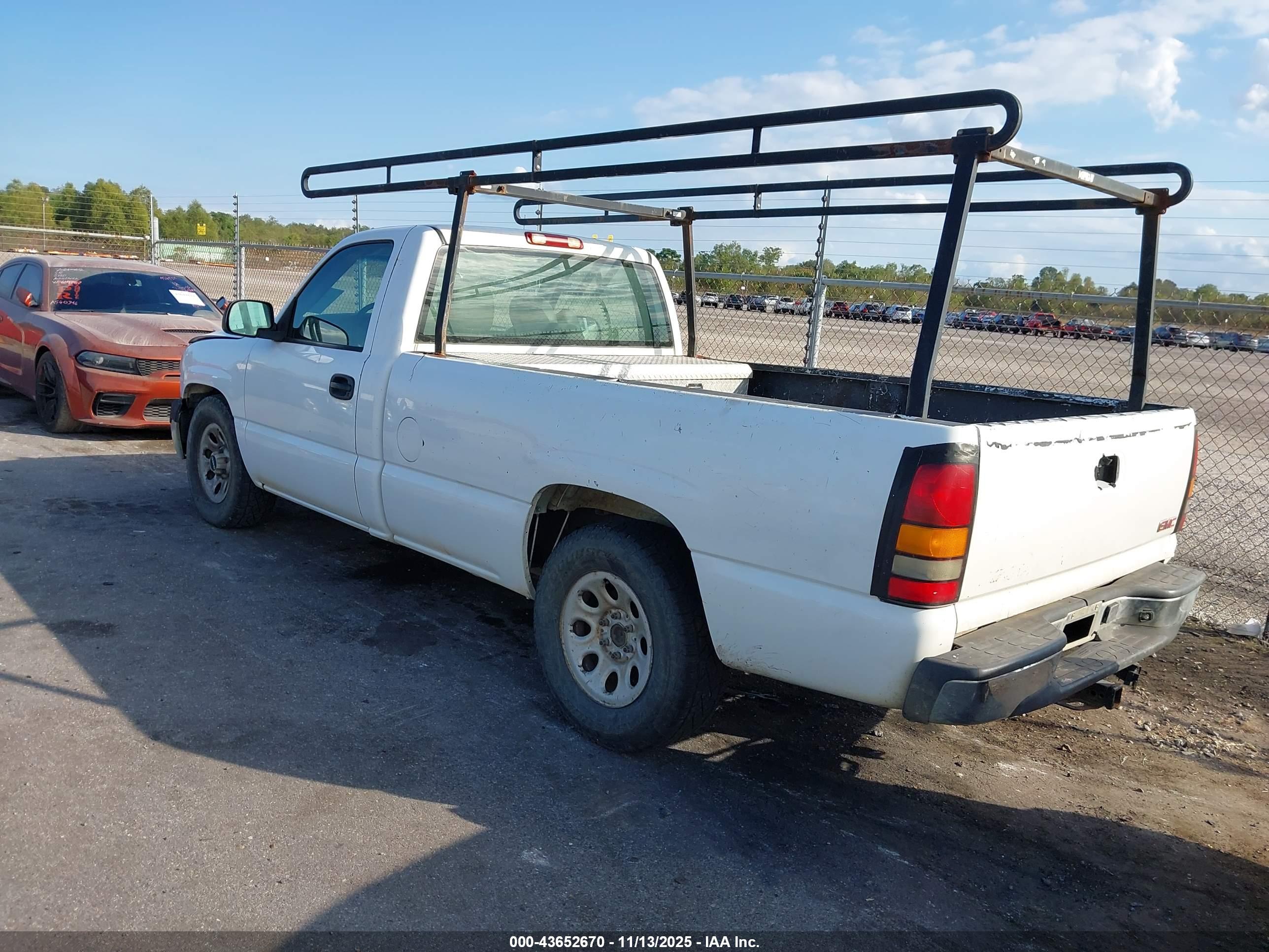 GMC SIERRA image 3