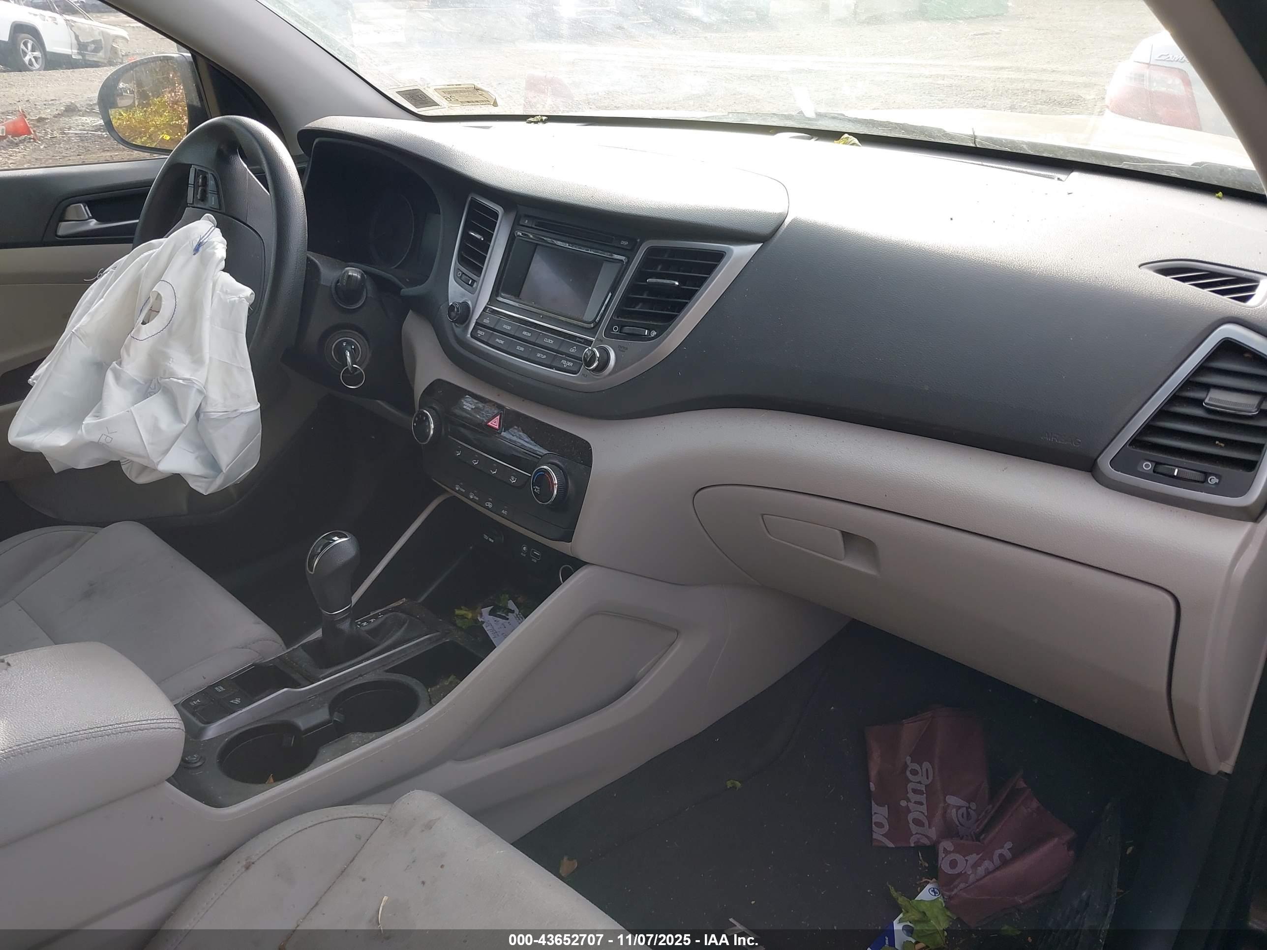 HYUNDAI TUCSON image 5