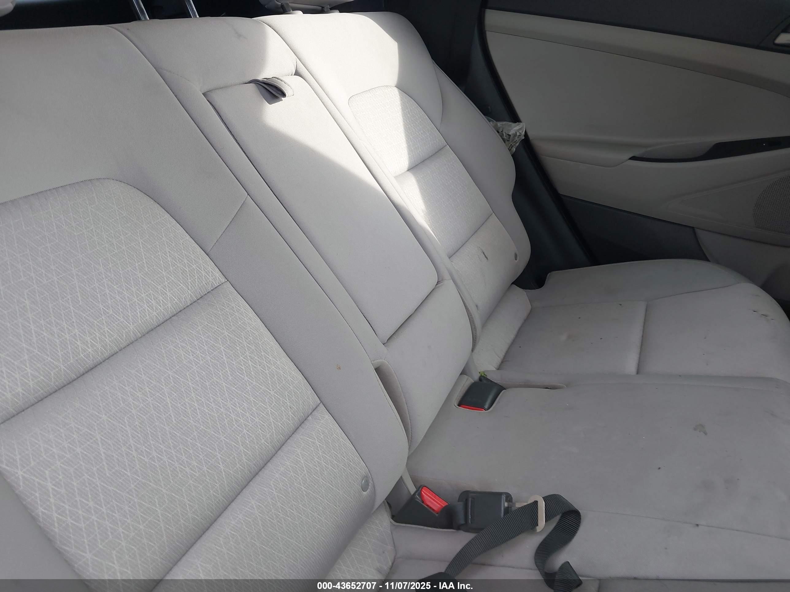 HYUNDAI TUCSON image 8