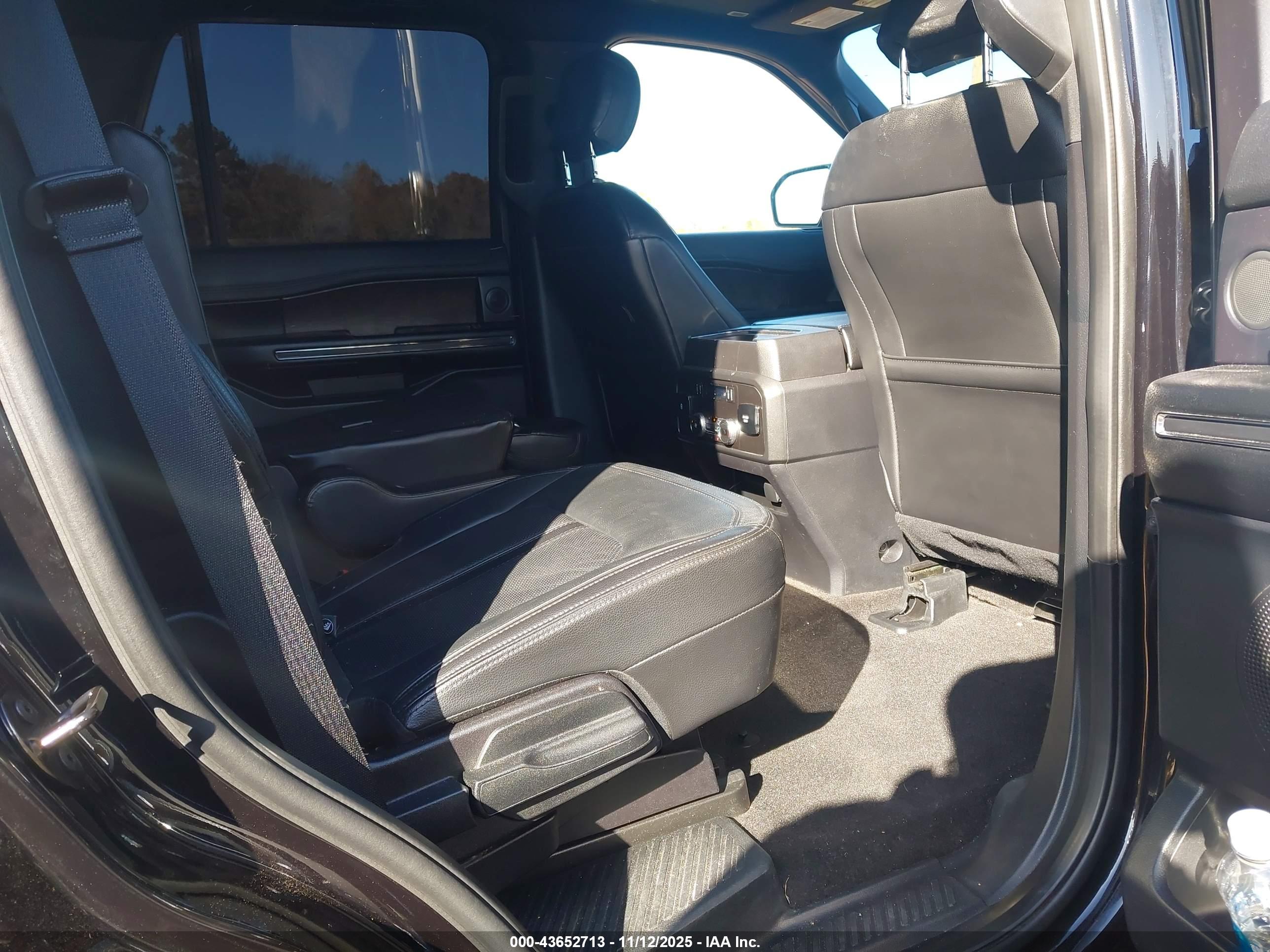 FORD EXPEDITION image 8