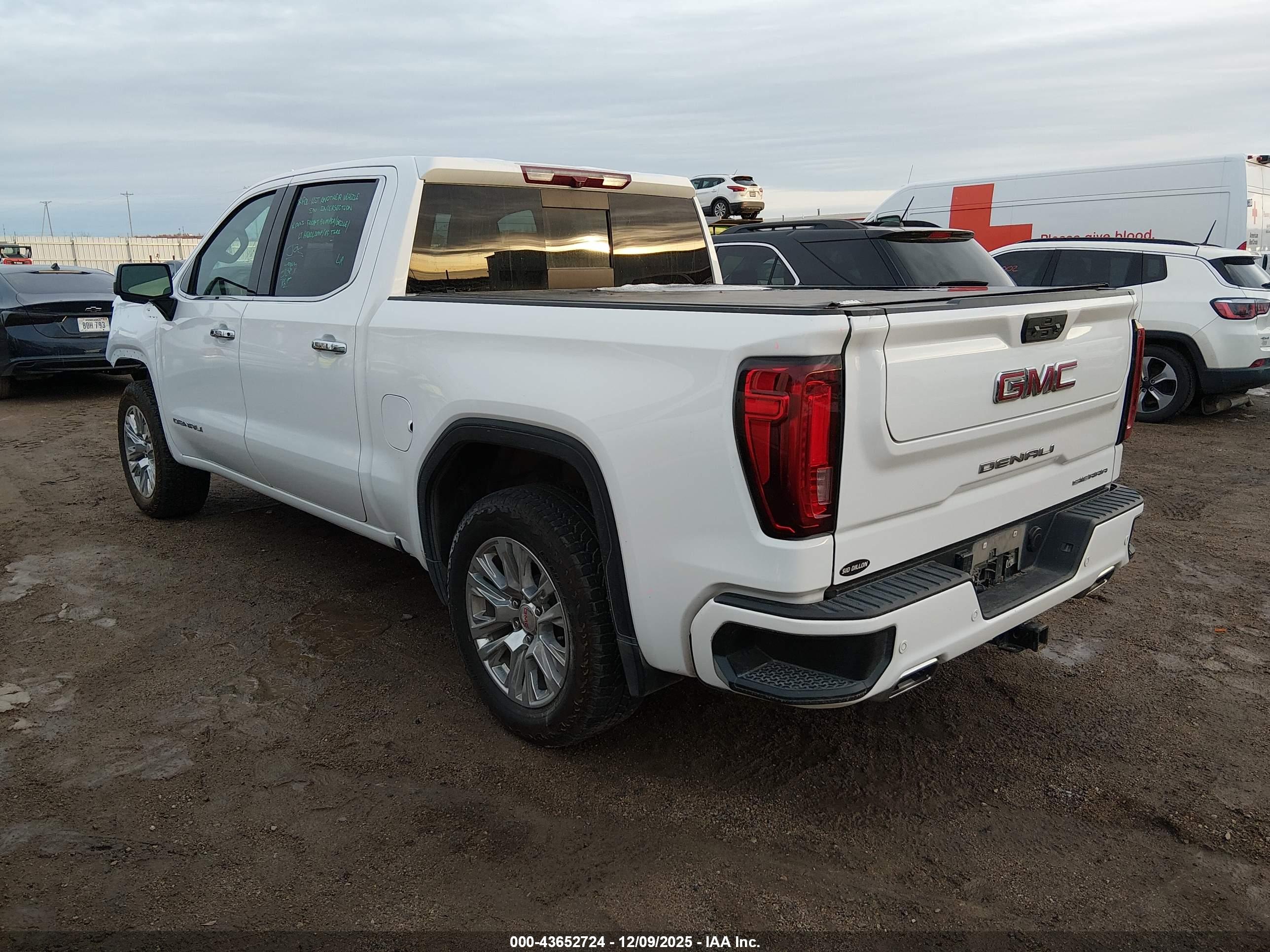 GMC SIERRA image 3