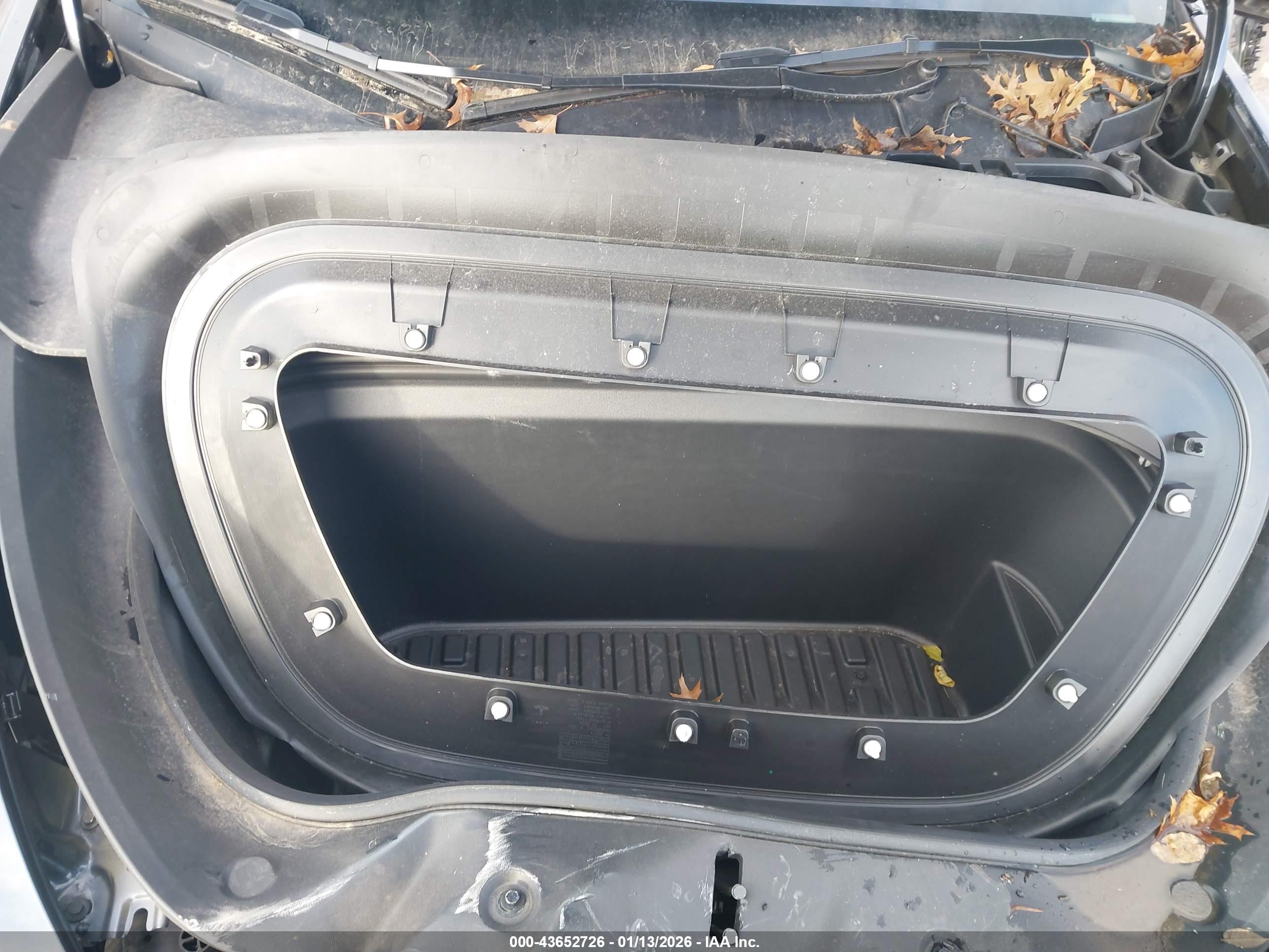 TESLA MODEL image 10