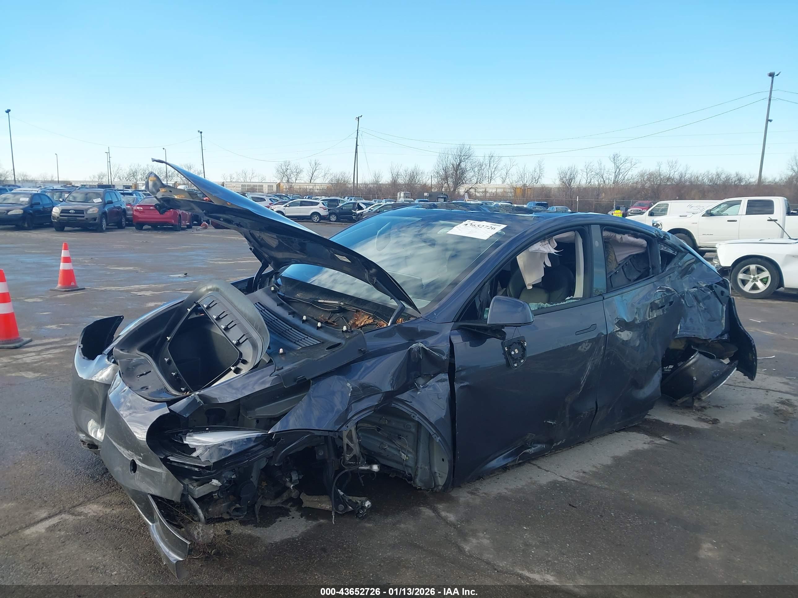 TESLA MODEL image 6