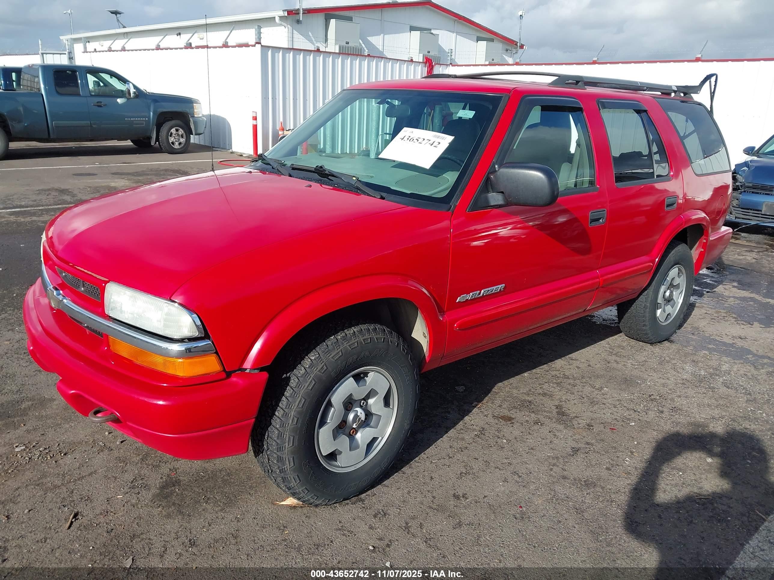 CHEVROLET BLAZER image 2
