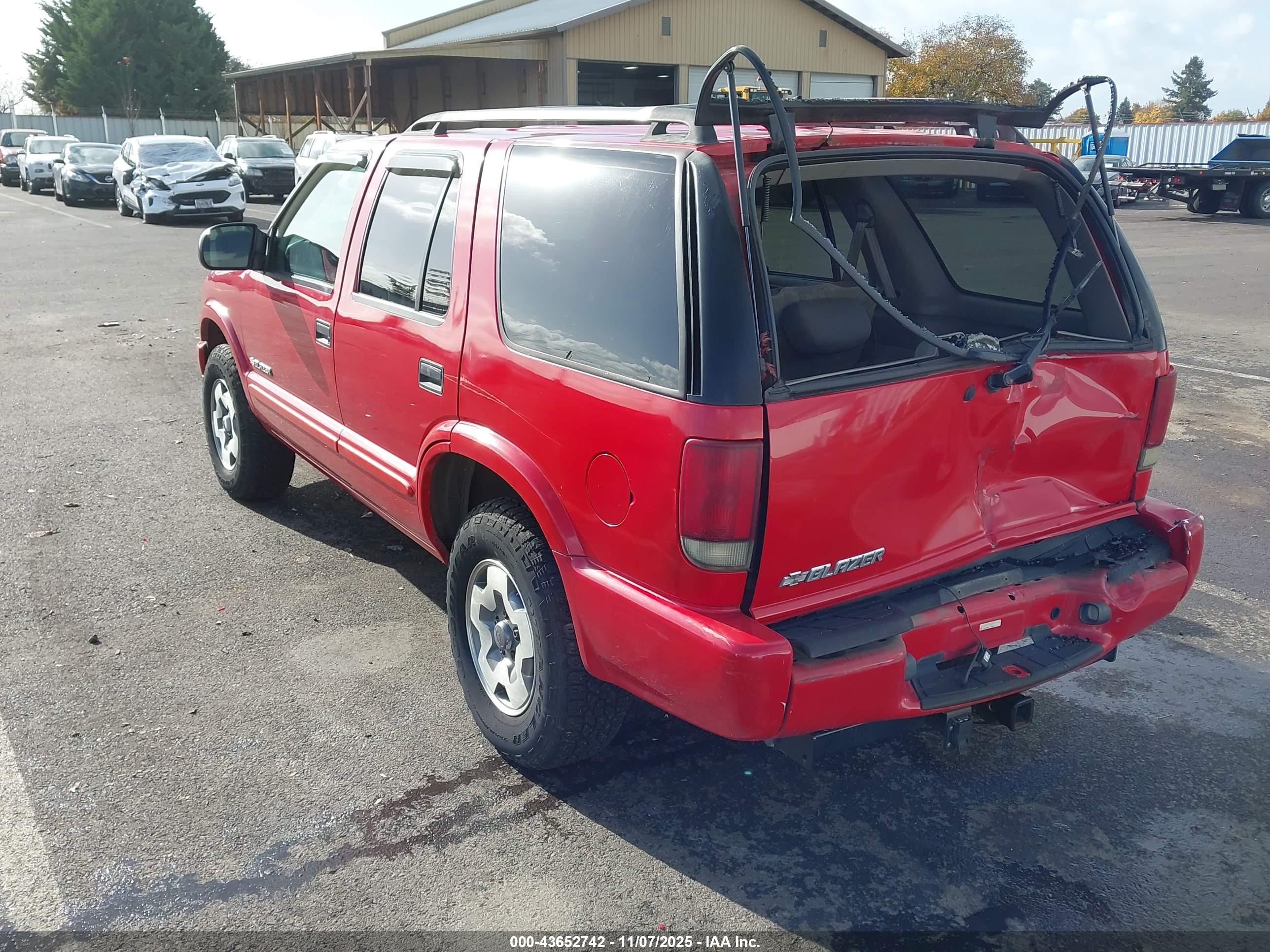 CHEVROLET BLAZER image 3