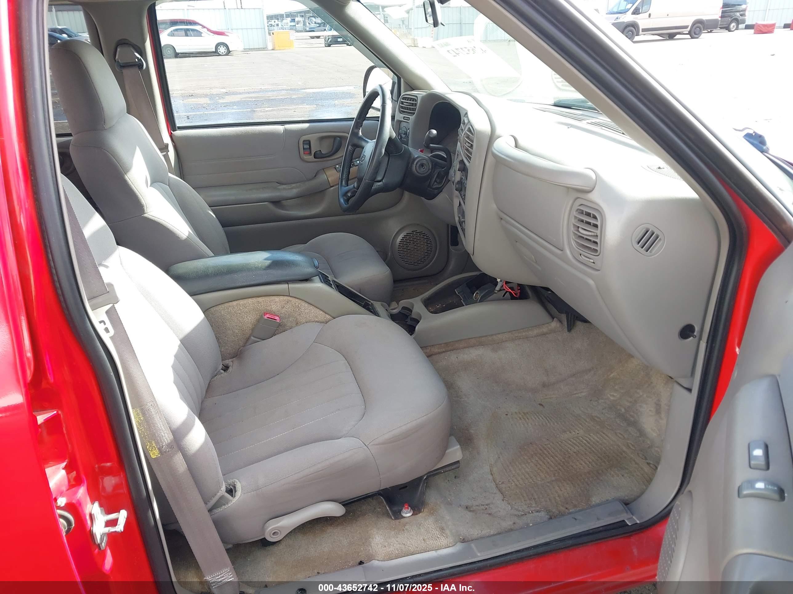CHEVROLET BLAZER image 5