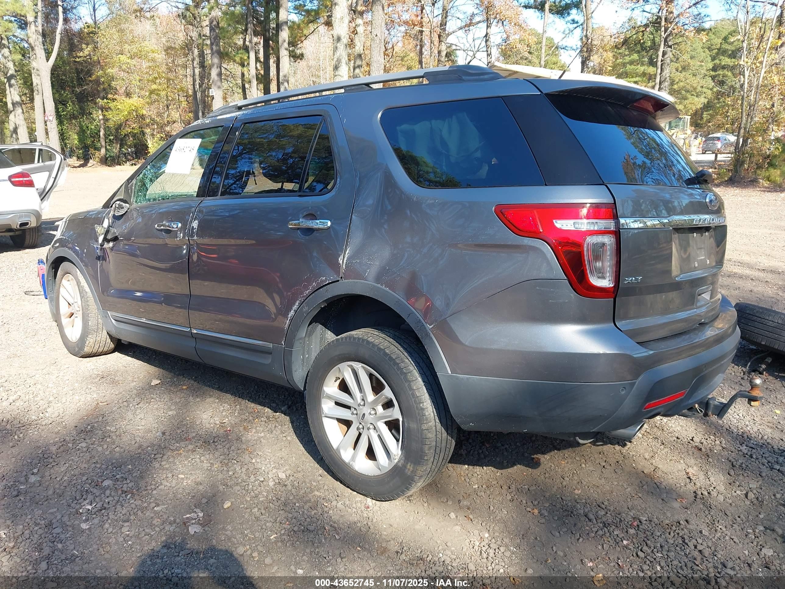FORD EXPLORER image 3