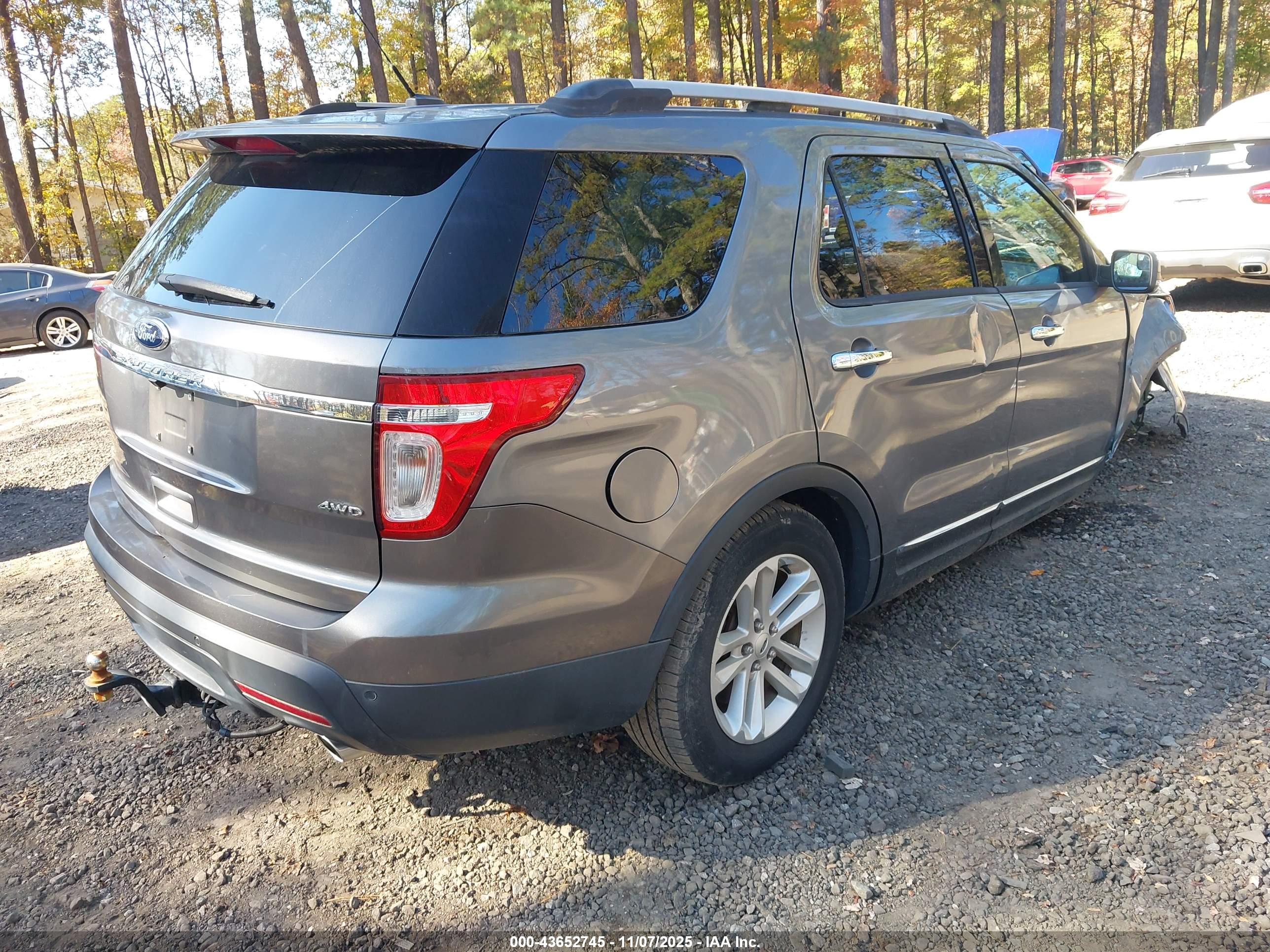 FORD EXPLORER image 4