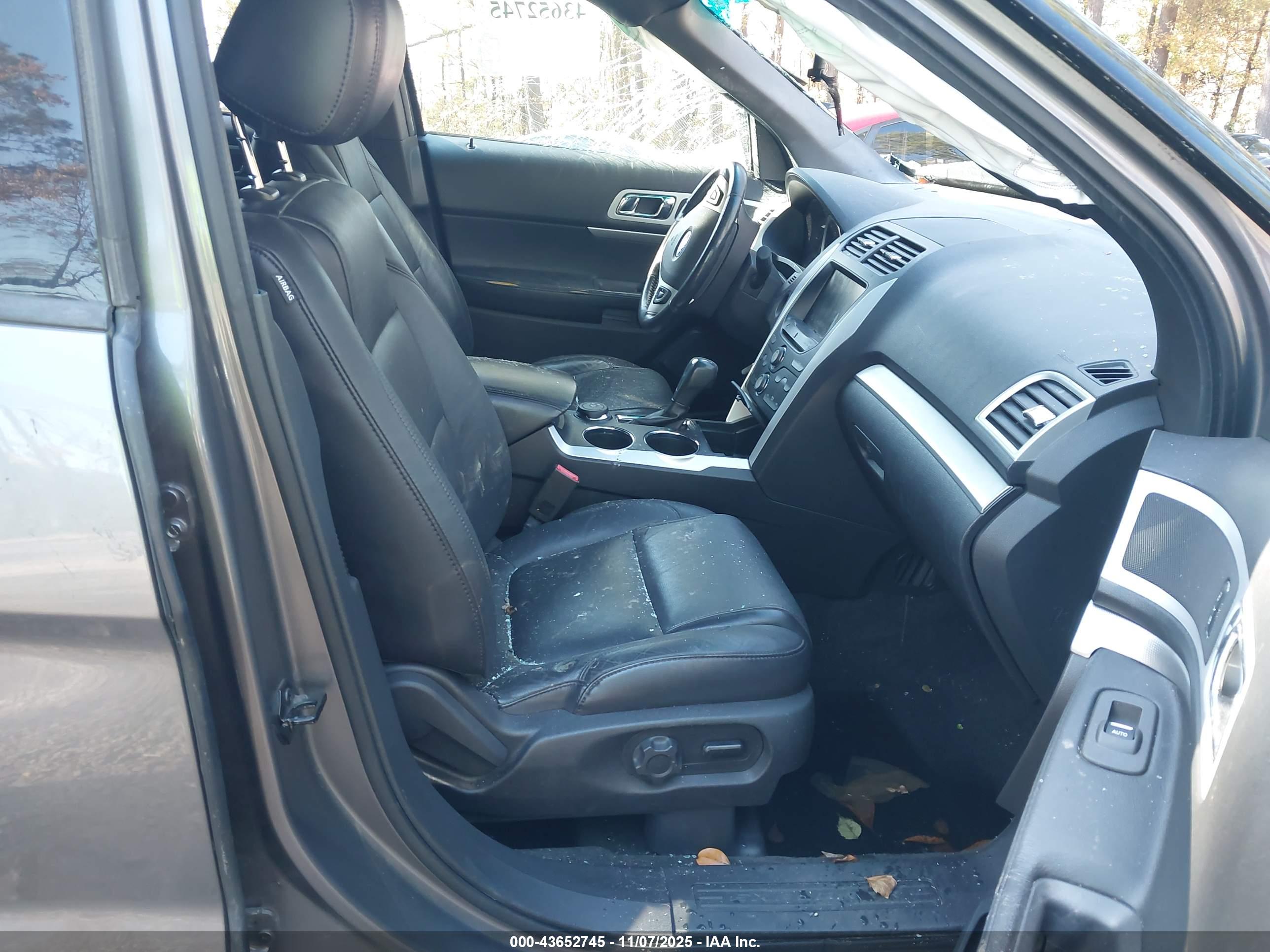 FORD EXPLORER image 5