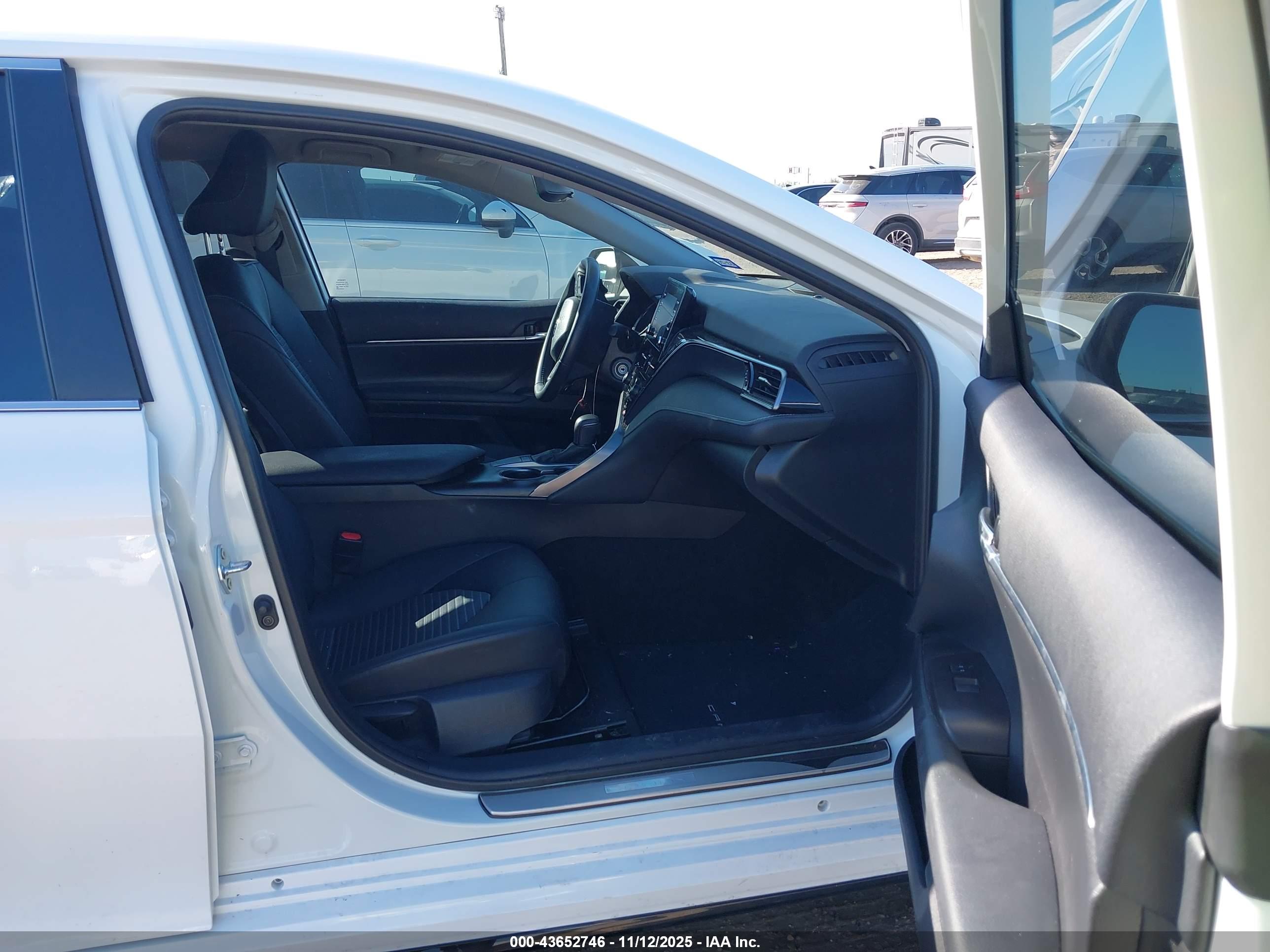 TOYOTA CAMRY image 5