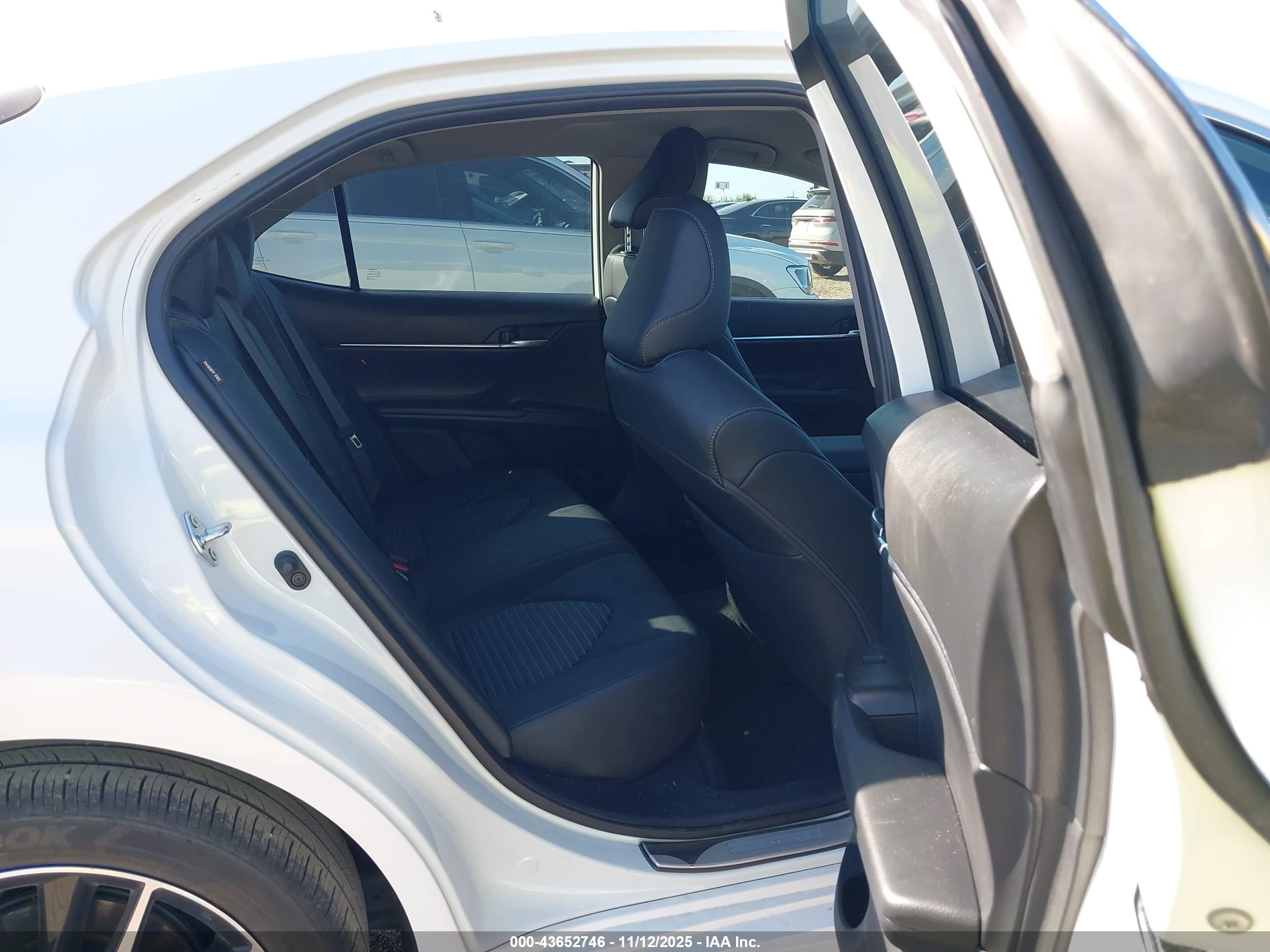 TOYOTA CAMRY image 8