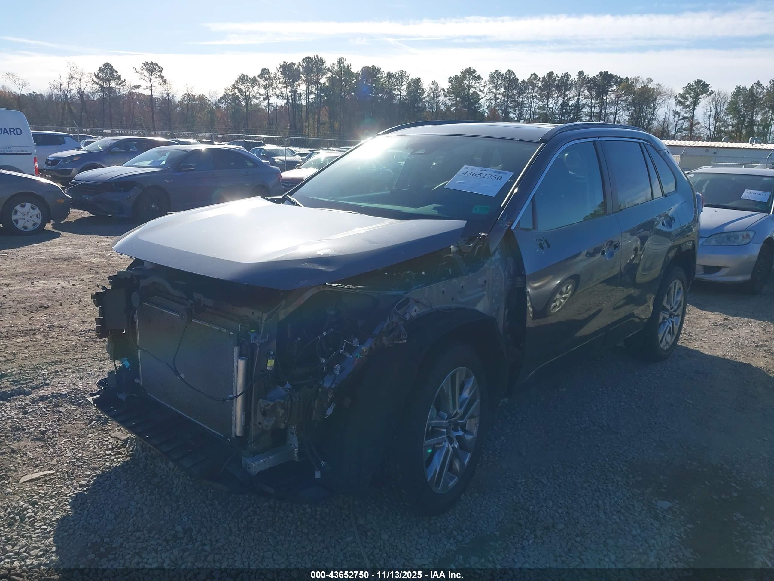 TOYOTA RAV4 image 2