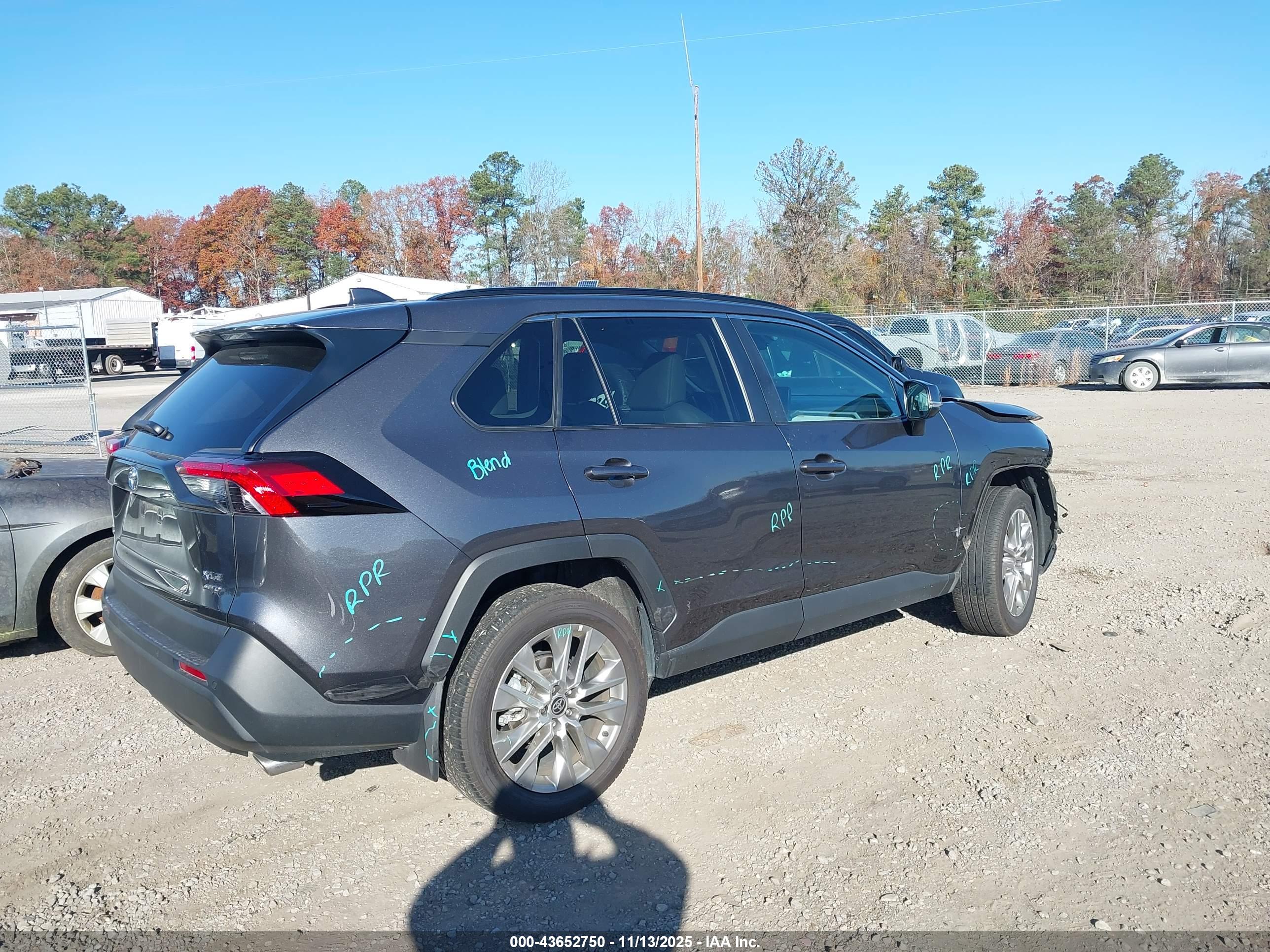 TOYOTA RAV4 image 4