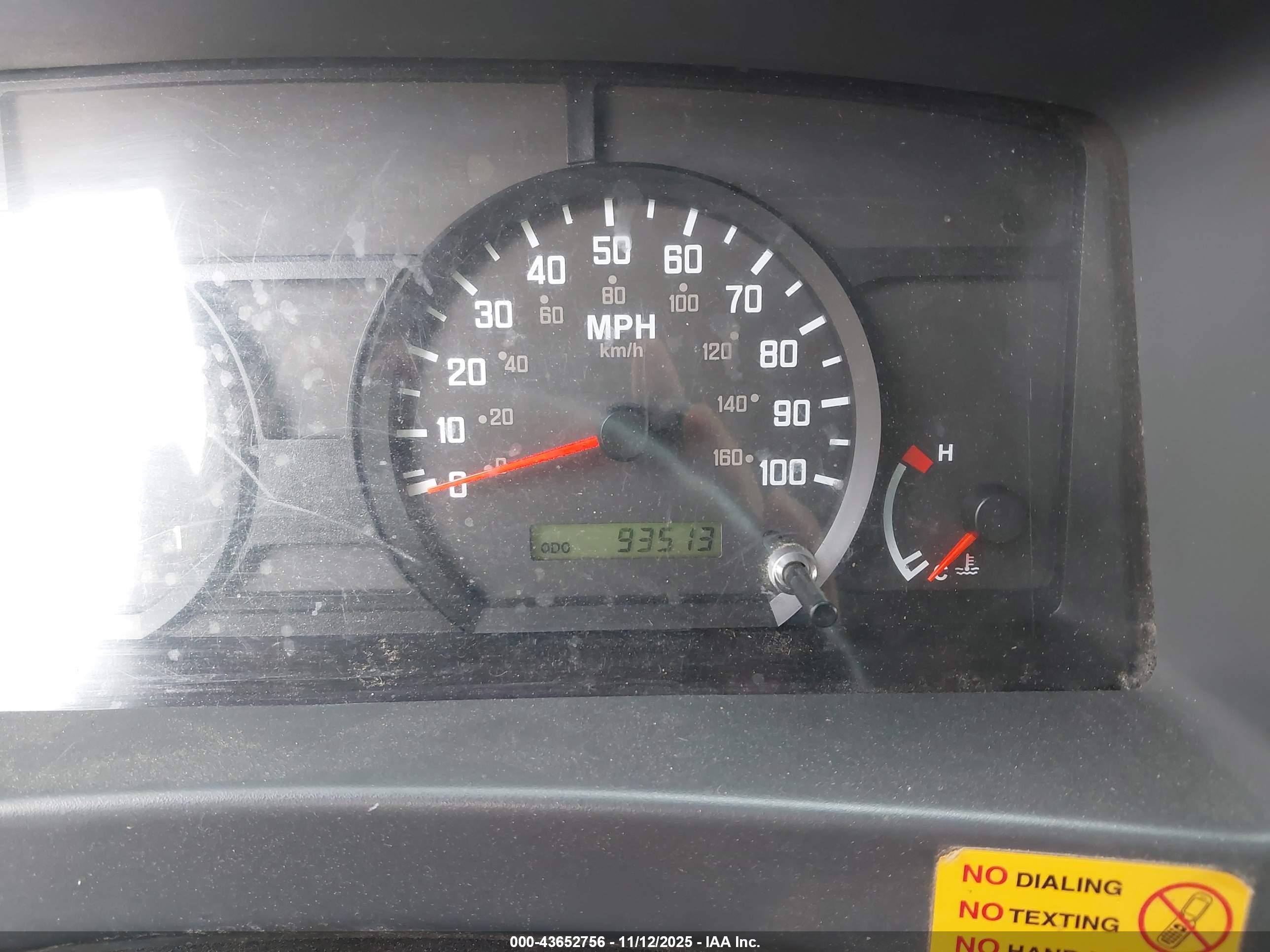 ISUZU NPR image 6