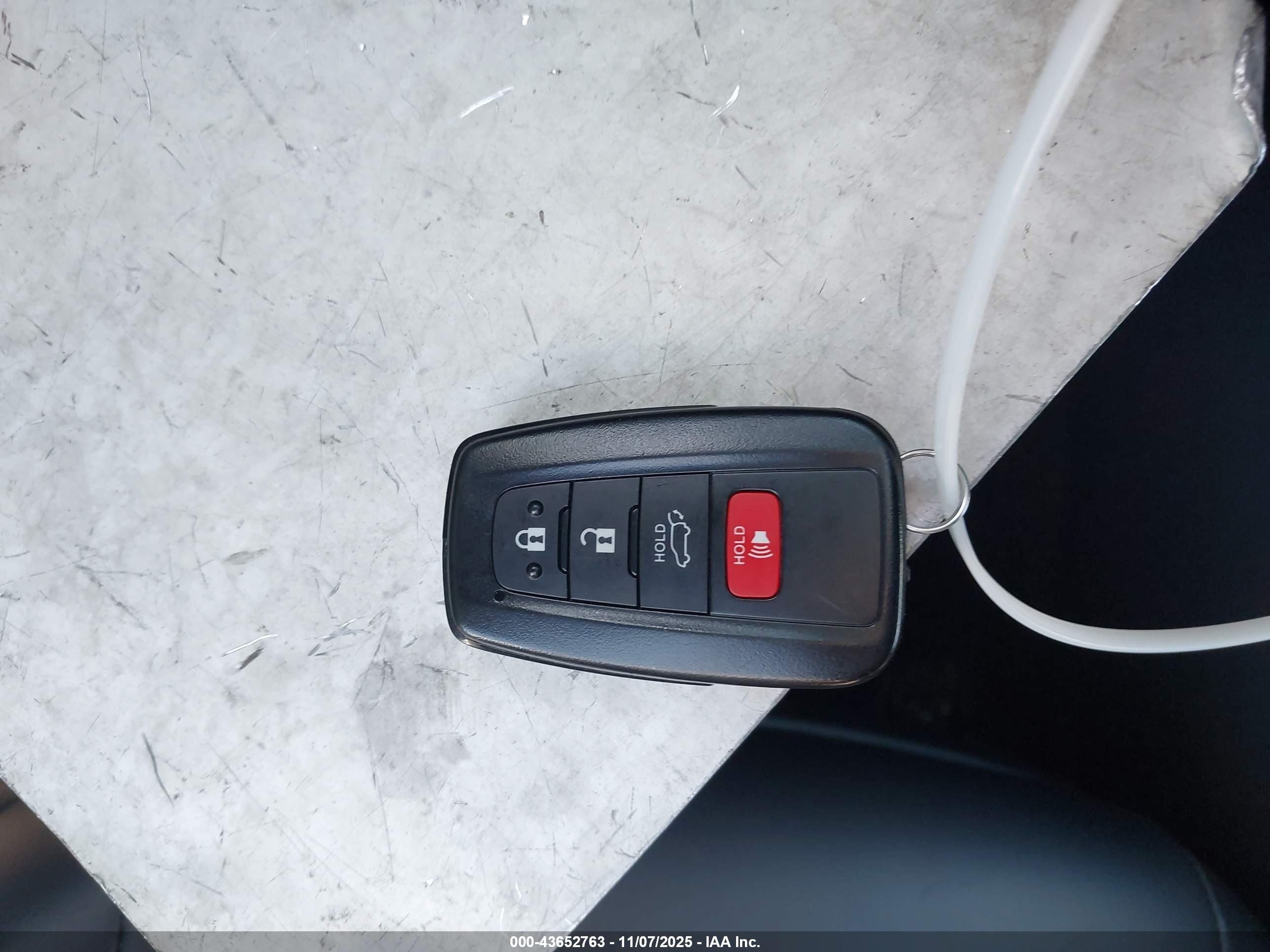 TOYOTA RAV4 image 11