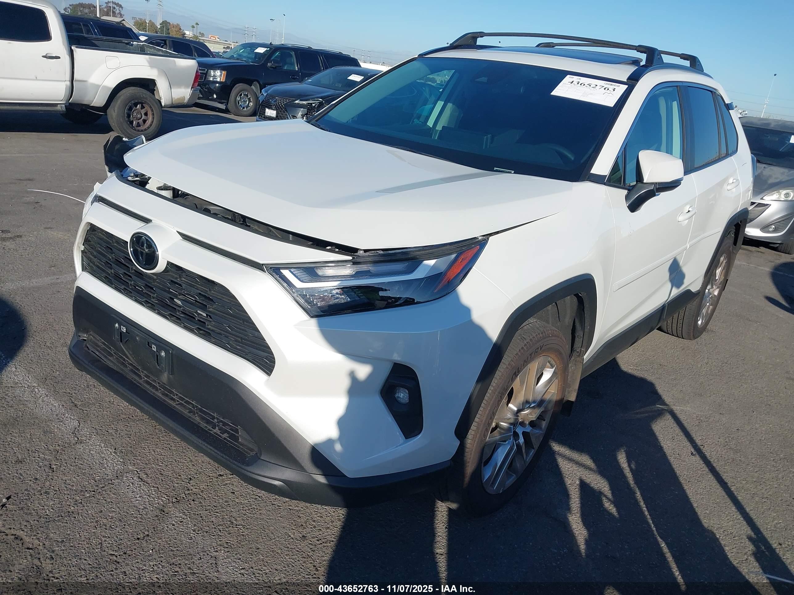 TOYOTA RAV4 image 2