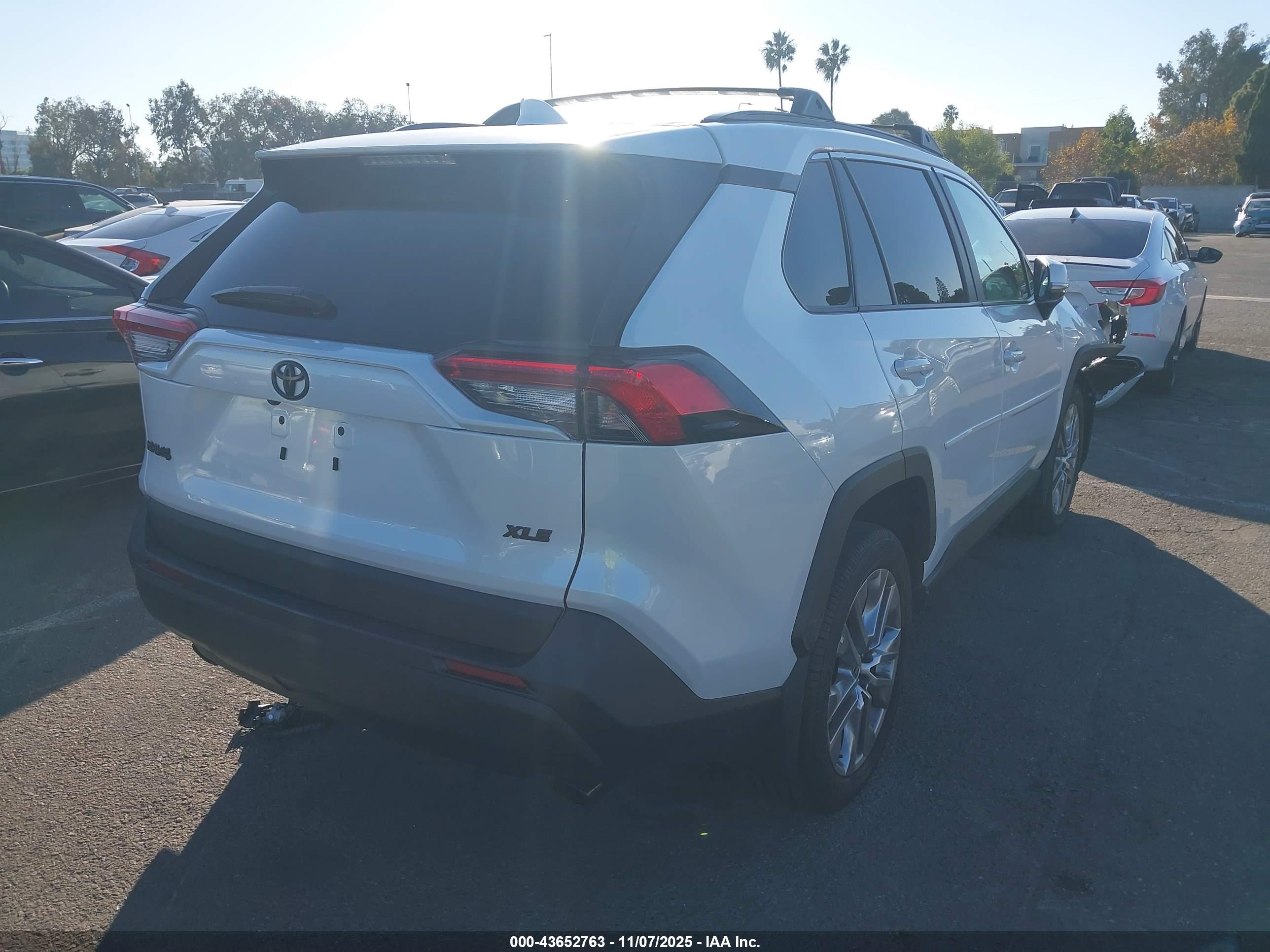 TOYOTA RAV4 image 4