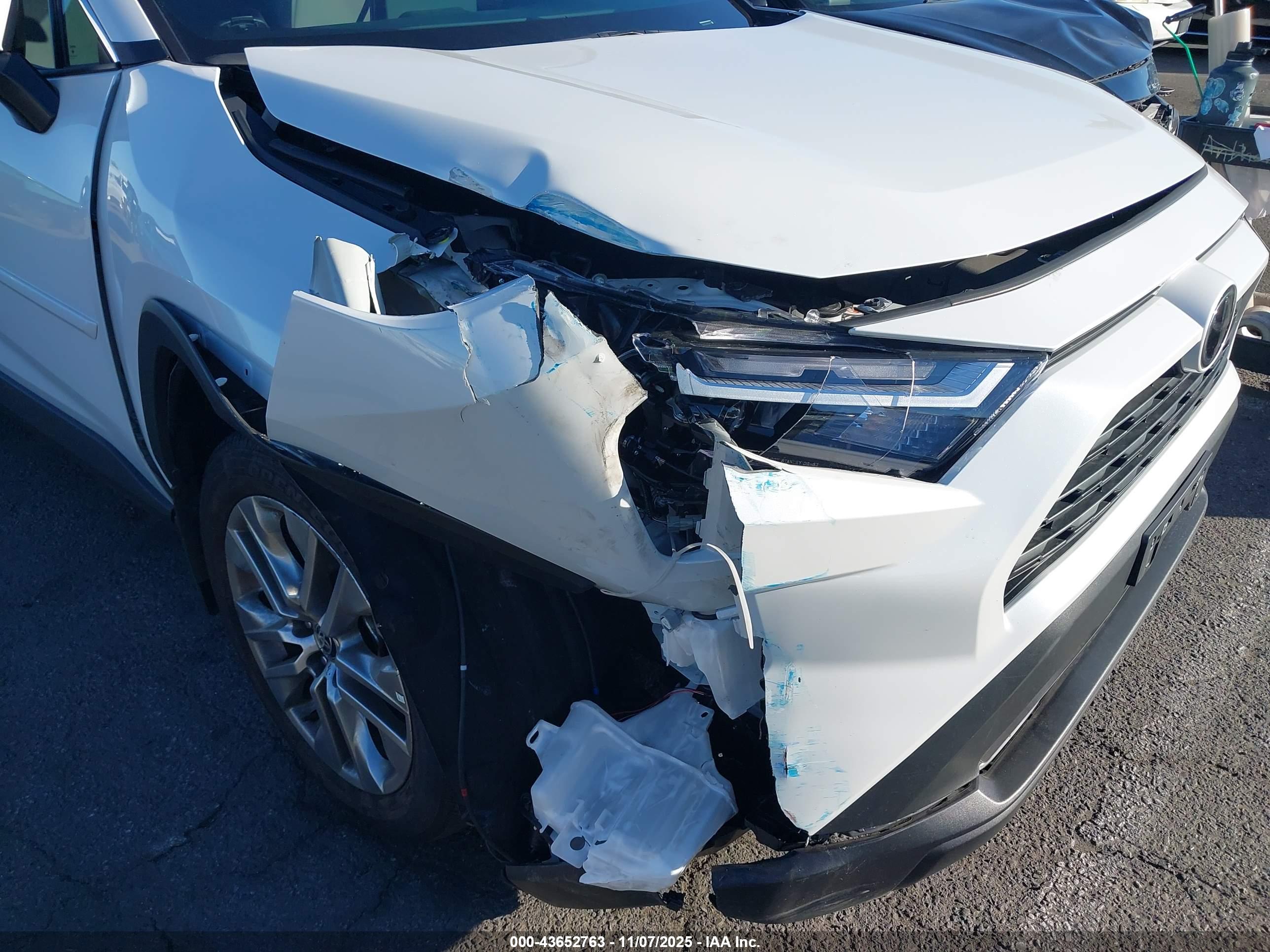 TOYOTA RAV4 image 6