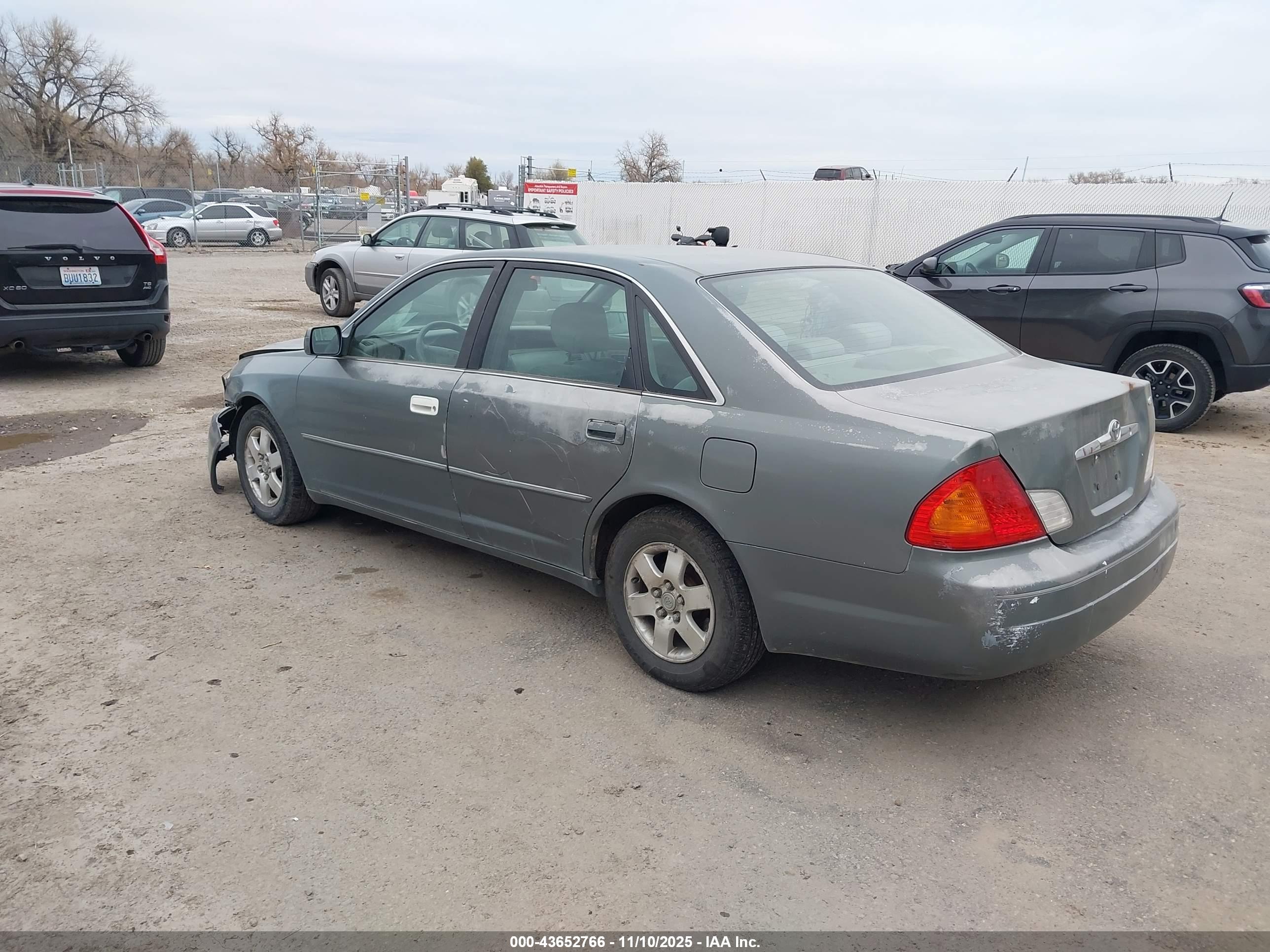 TOYOTA AVALON image 3