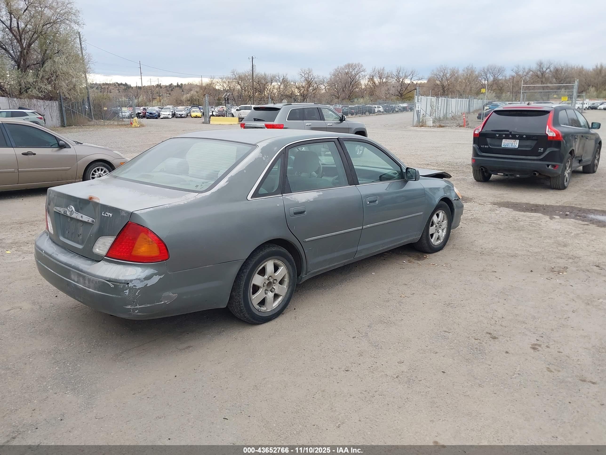 TOYOTA AVALON image 4