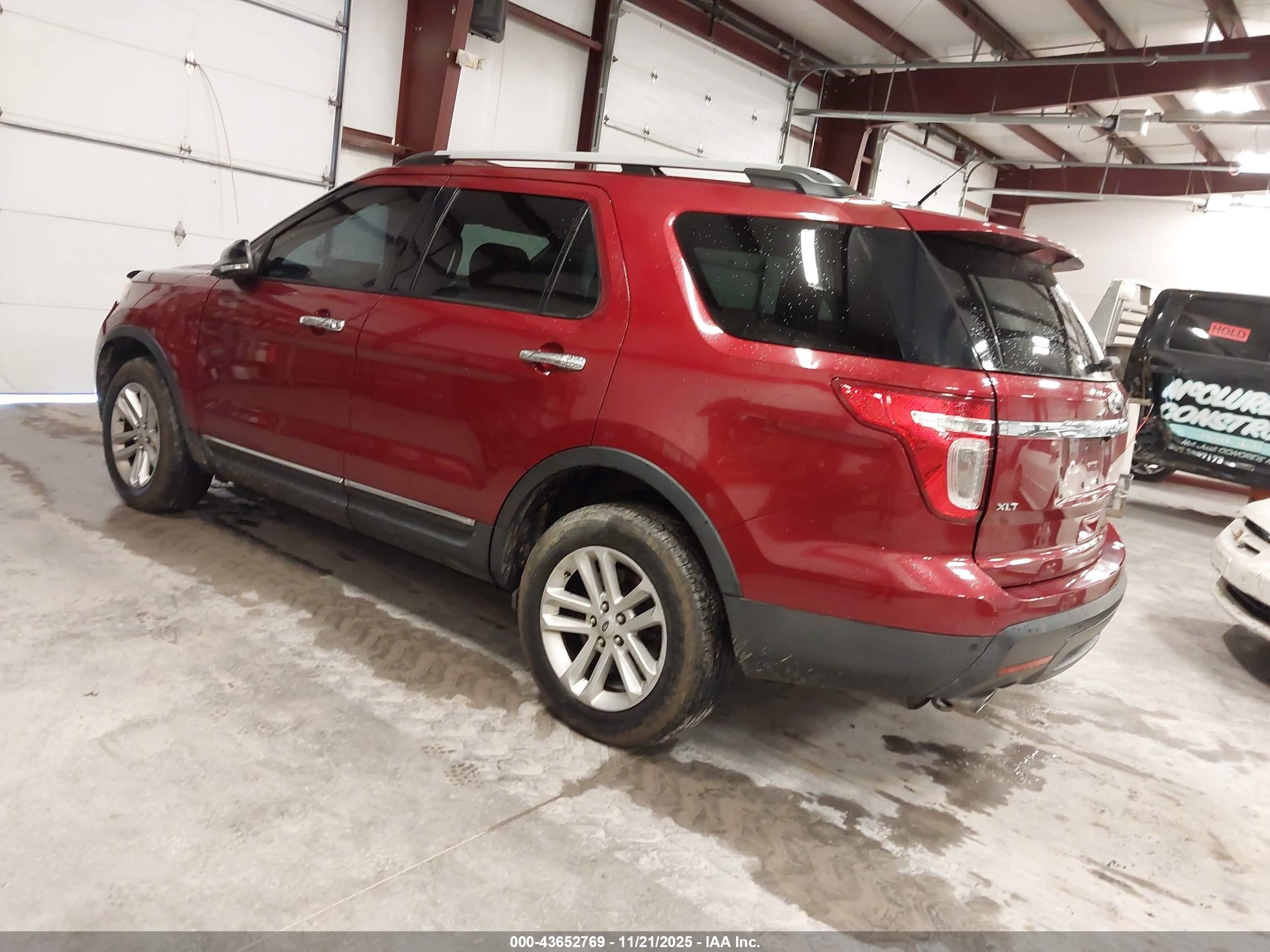 FORD EXPLORER image 3