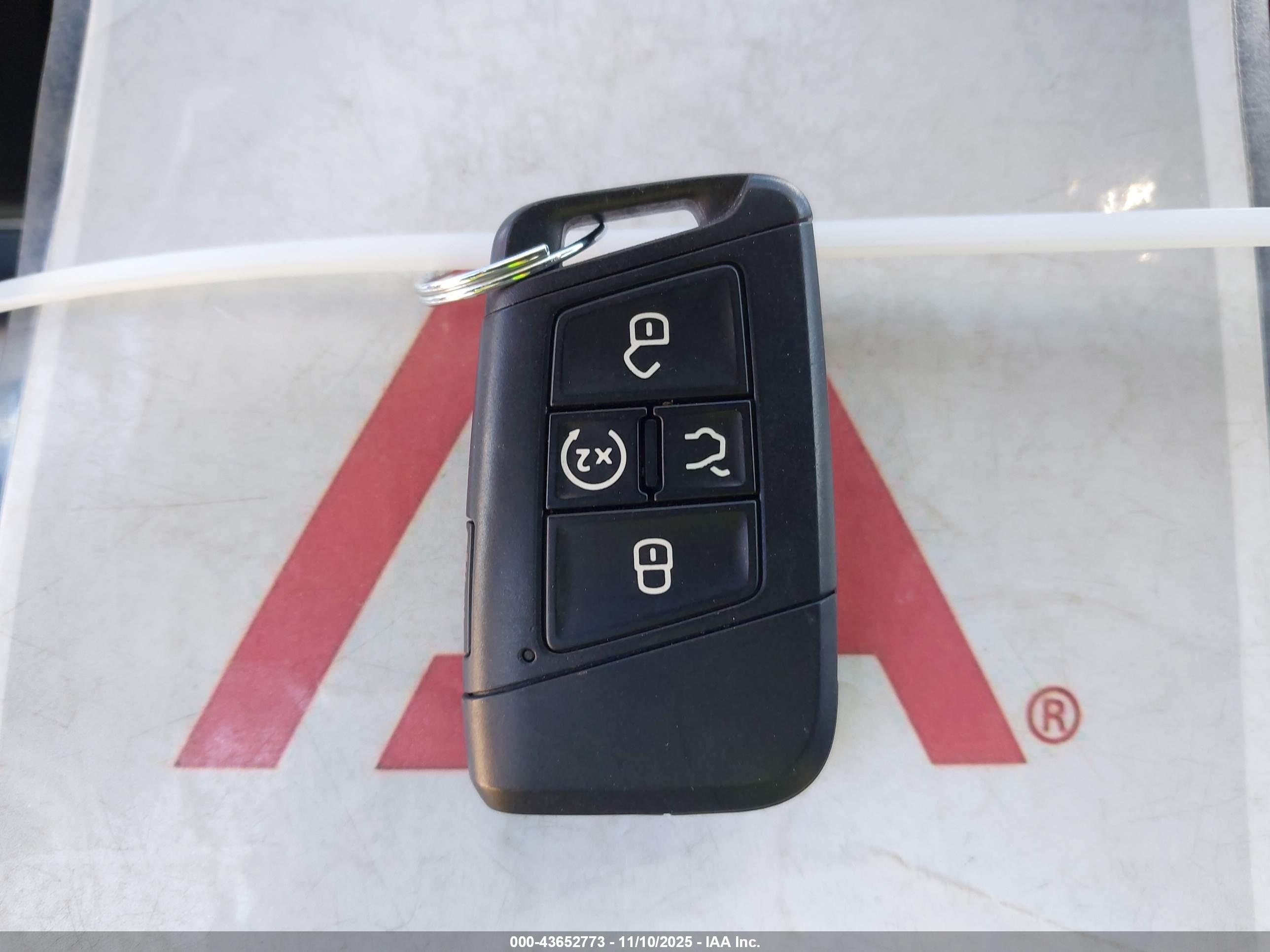 VOLKSWAGEN TAOS image 11