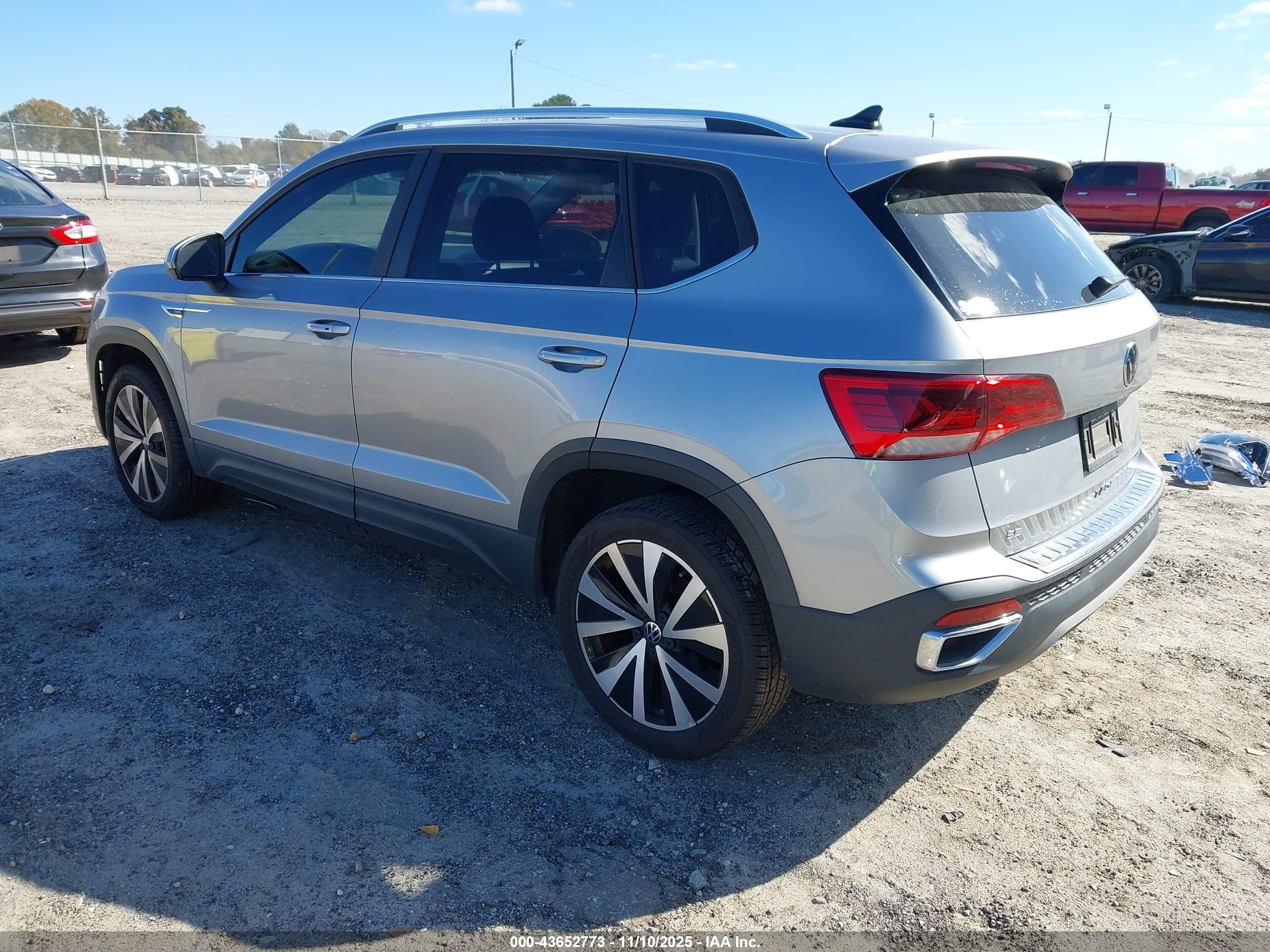 VOLKSWAGEN TAOS image 3
