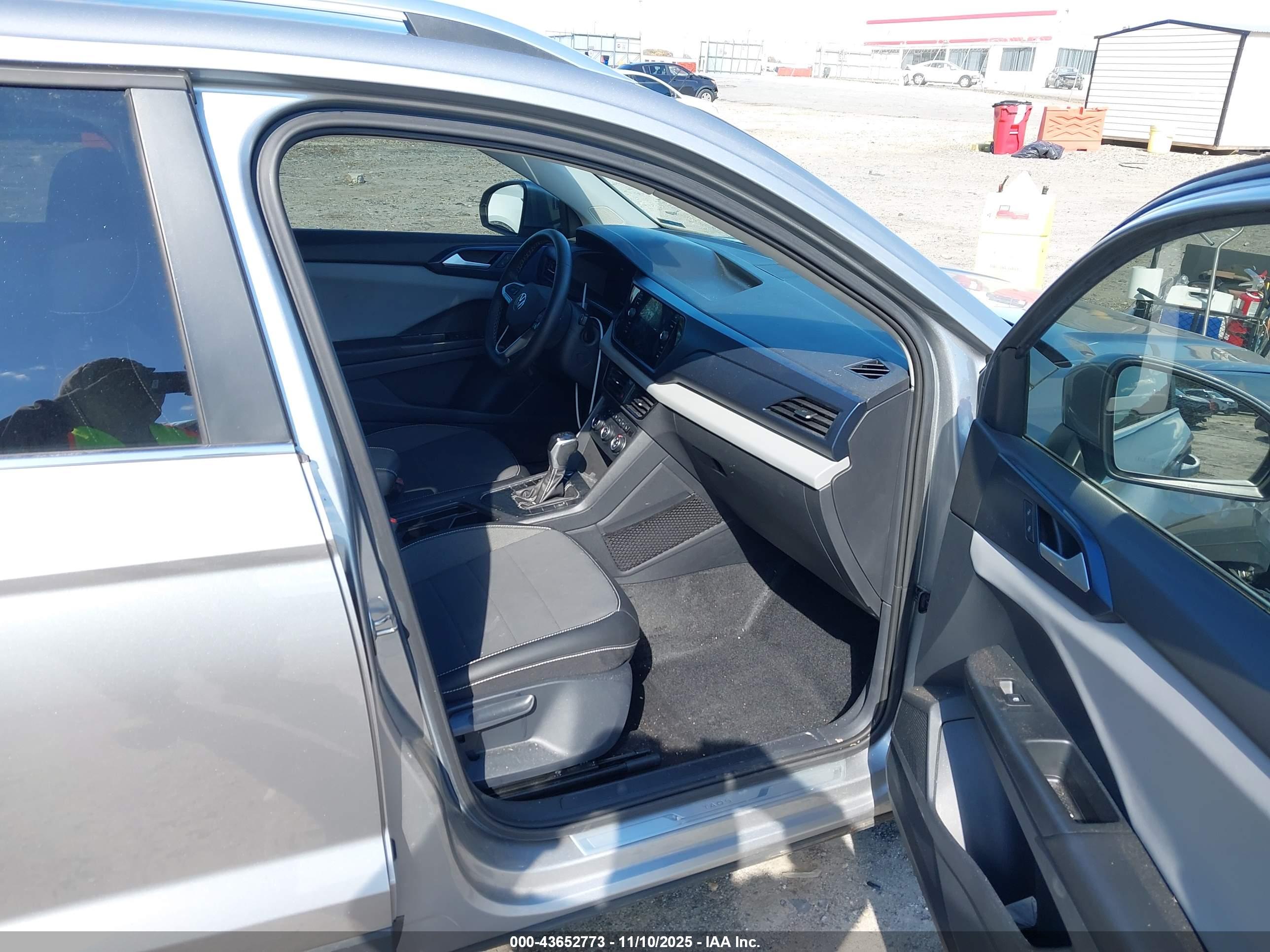 VOLKSWAGEN TAOS image 5
