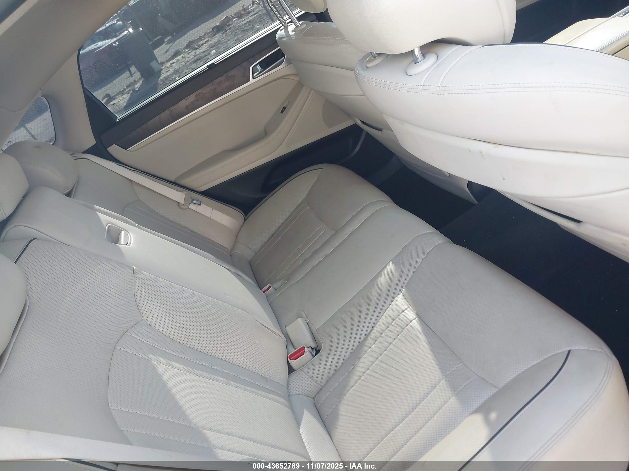 HYUNDAI GENESIS image 8