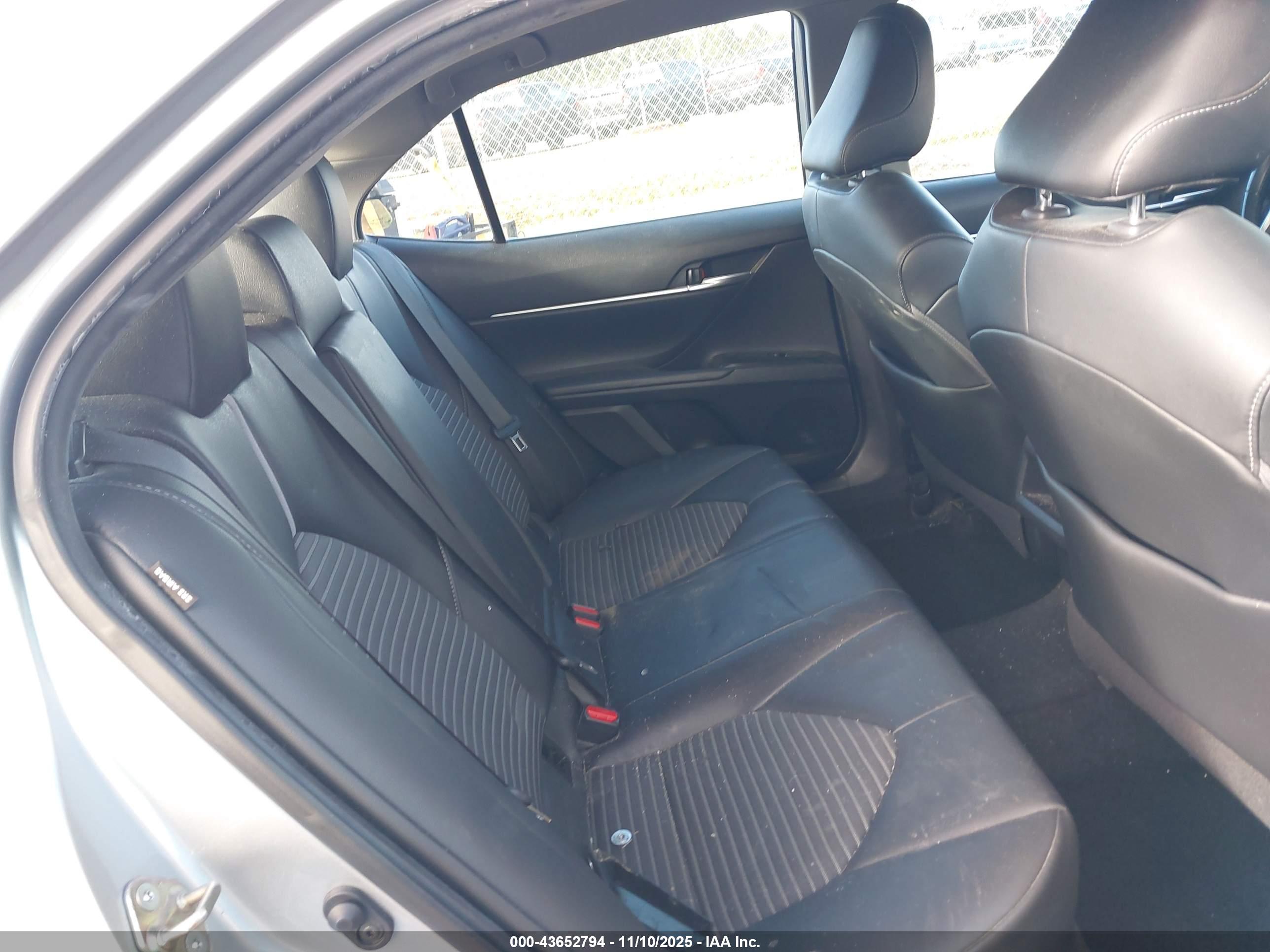 TOYOTA CAMRY image 8