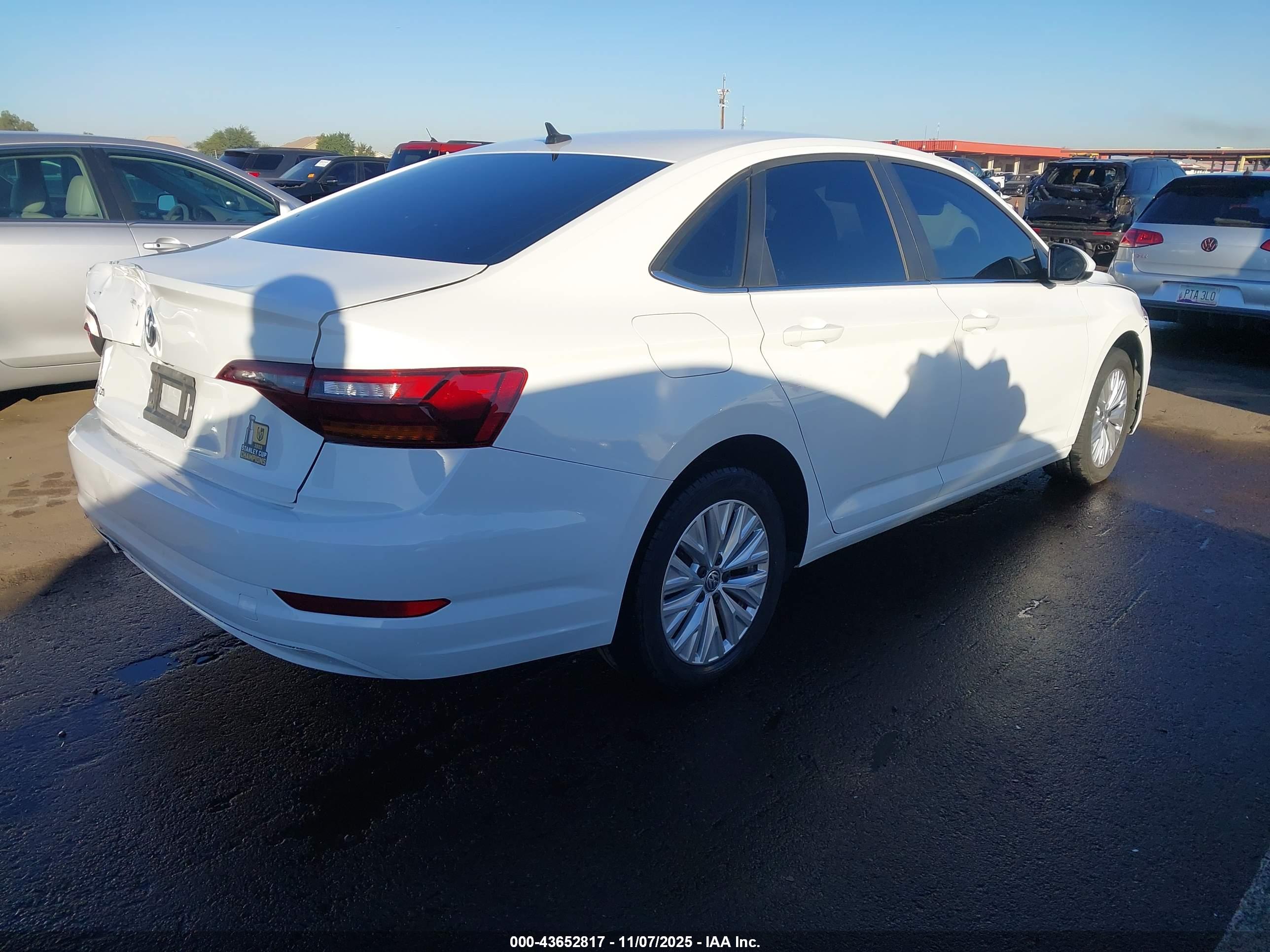 VOLKSWAGEN JETTA image 4
