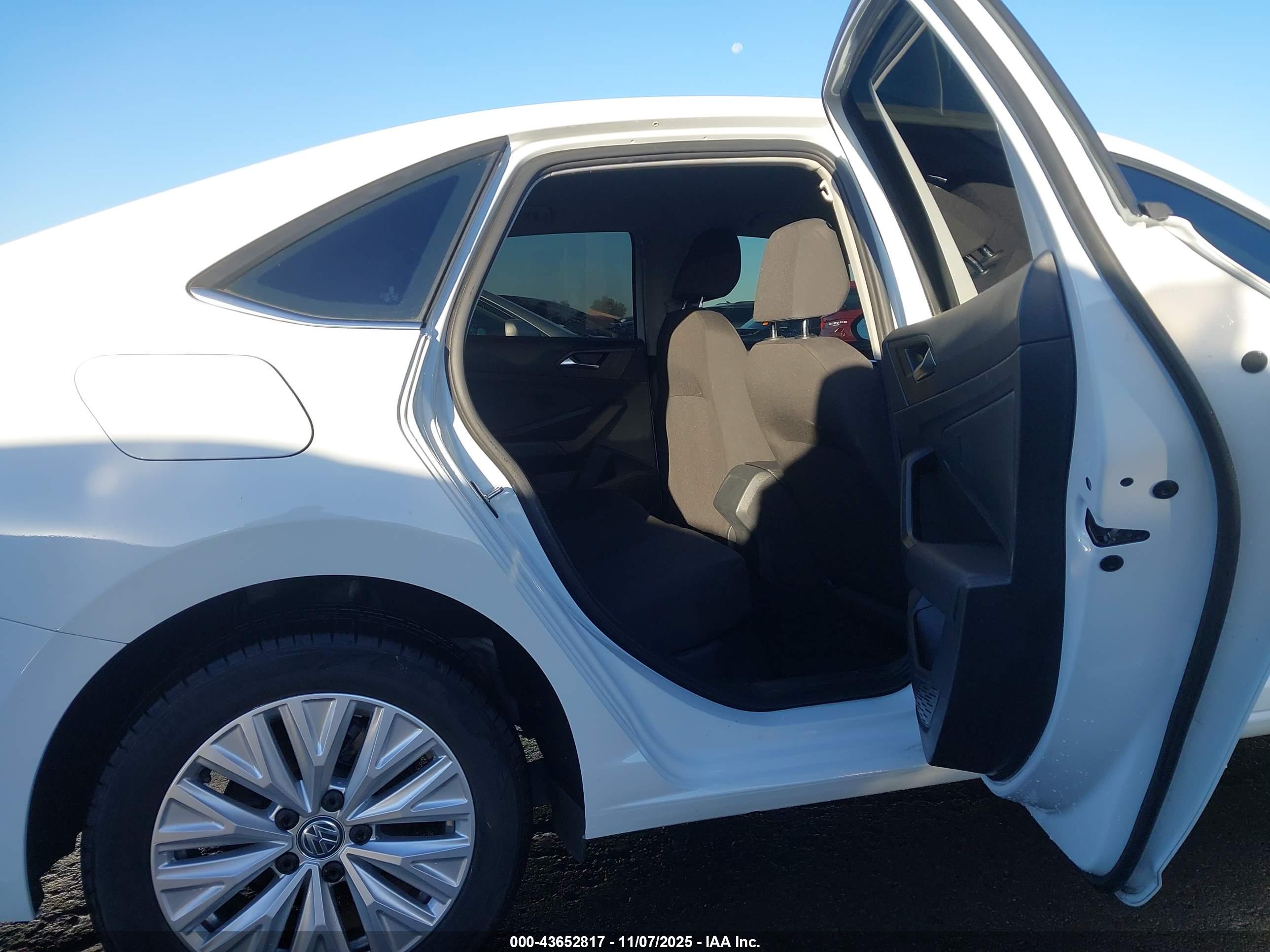 VOLKSWAGEN JETTA image 8