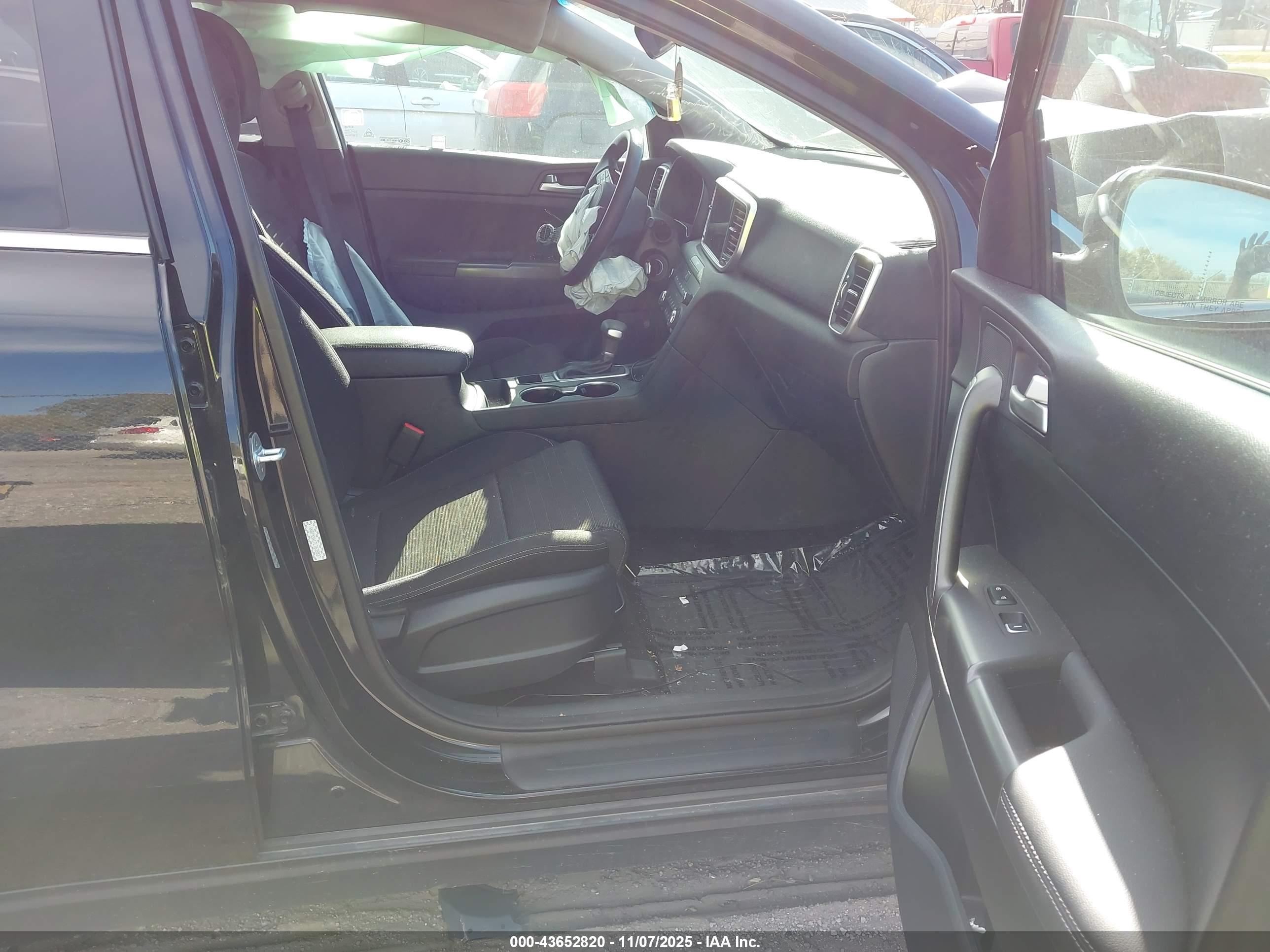 KIA SPORTAGE image 5