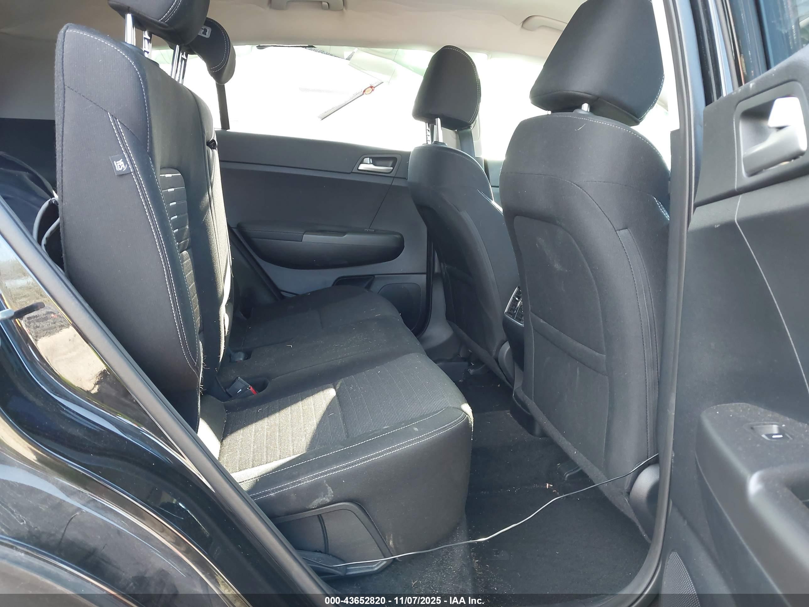 KIA SPORTAGE image 8