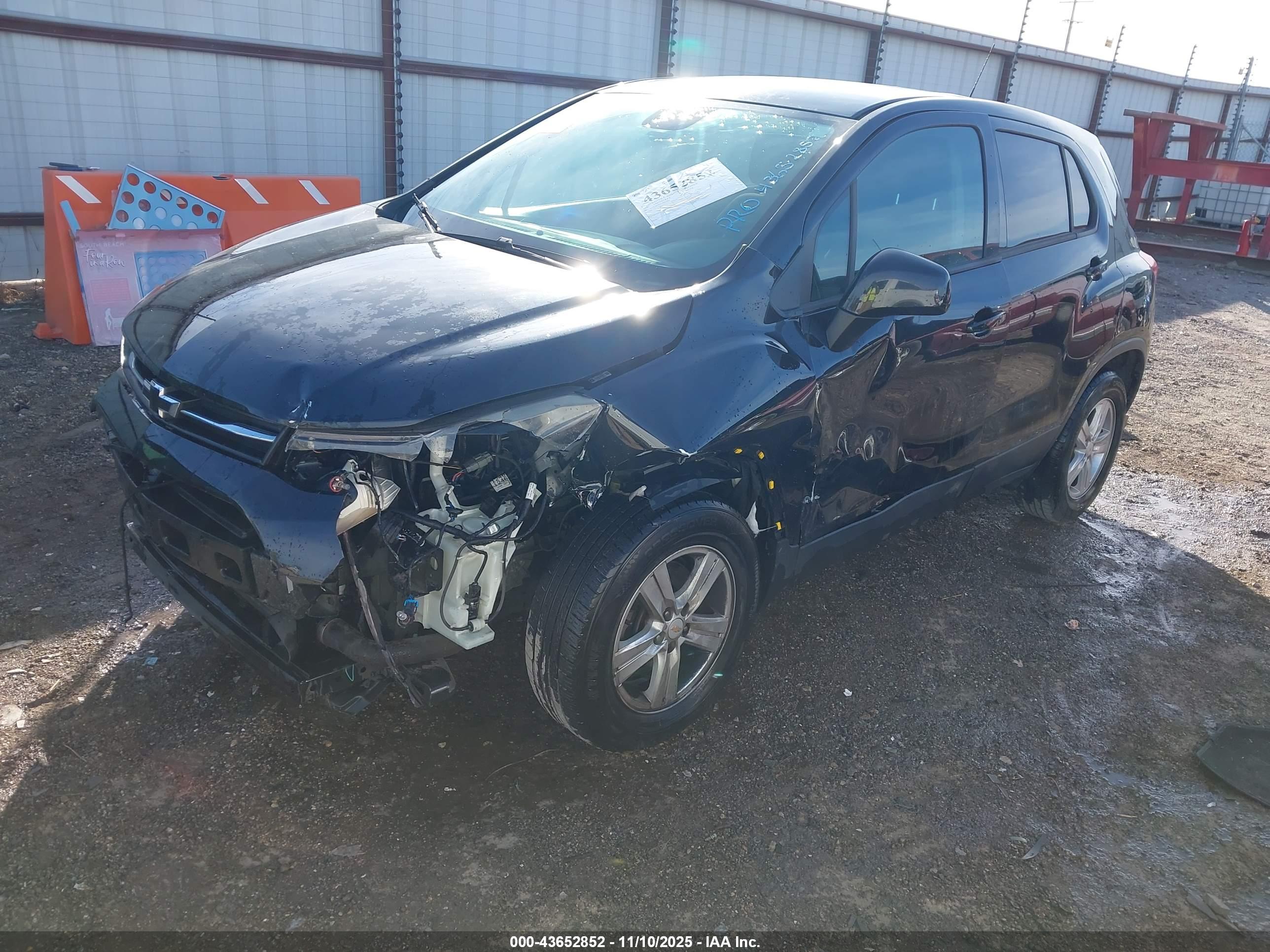 CHEVROLET TRAX image 2
