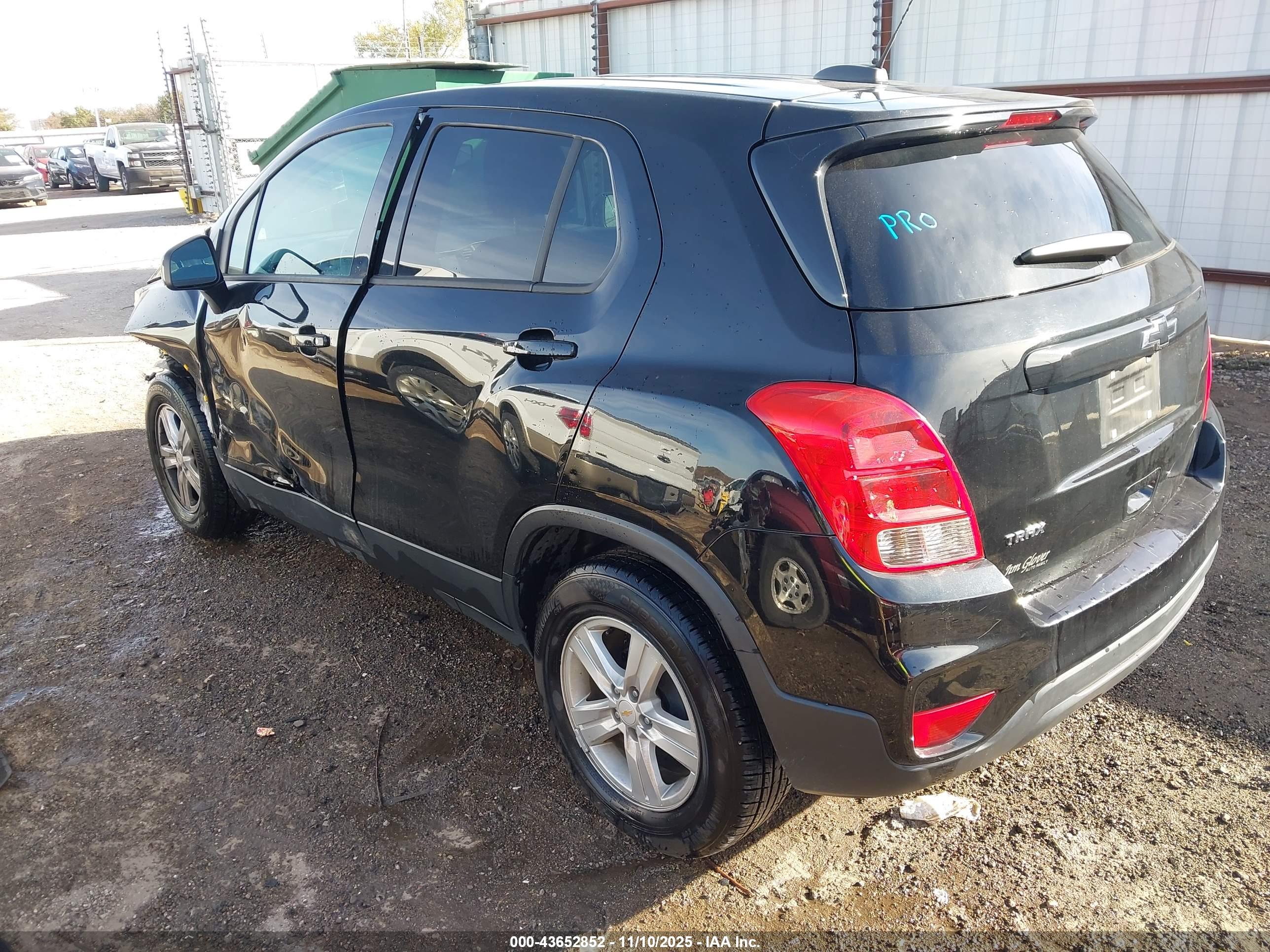 CHEVROLET TRAX image 3