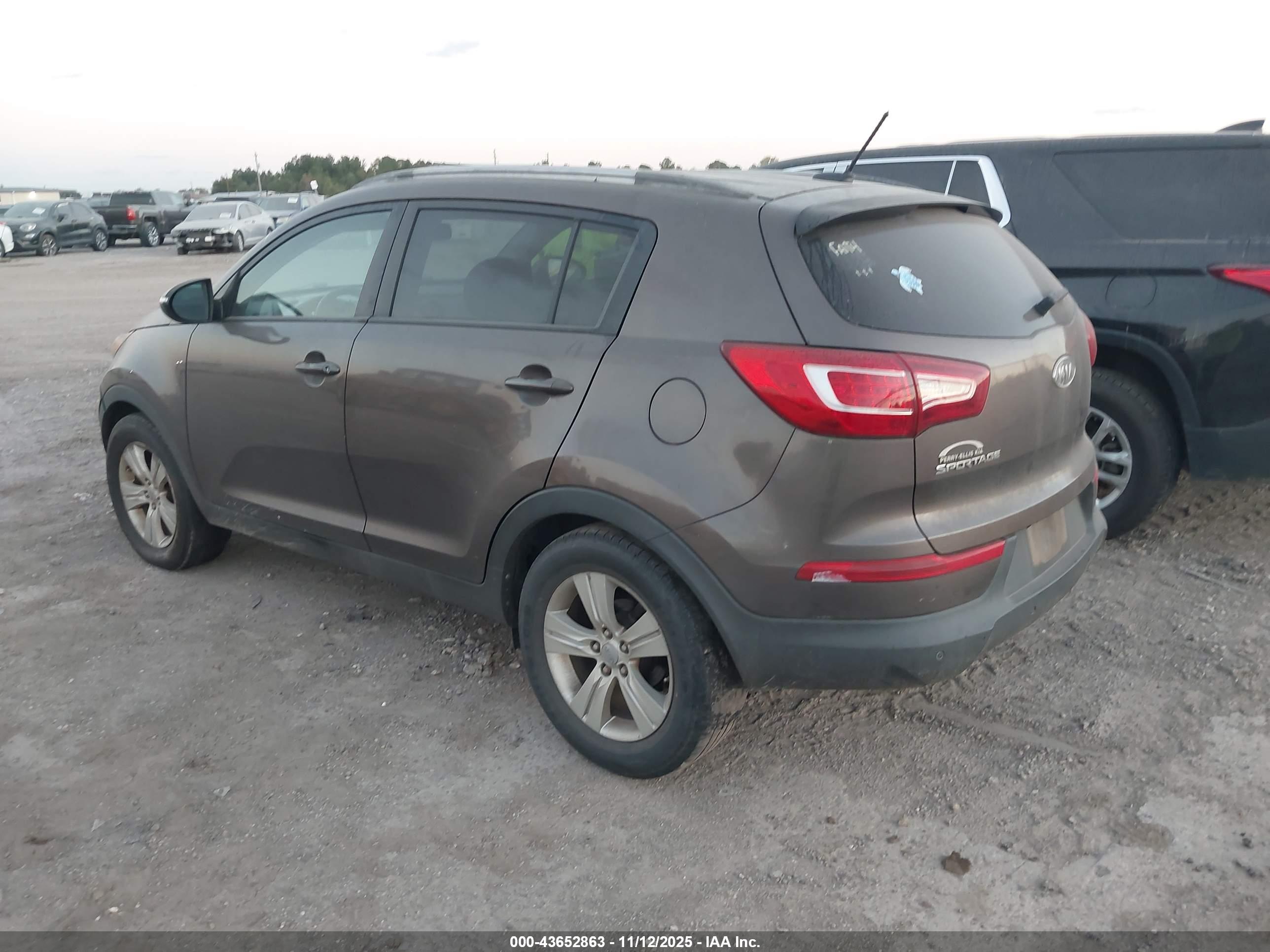 KIA SPORTAGE image 3