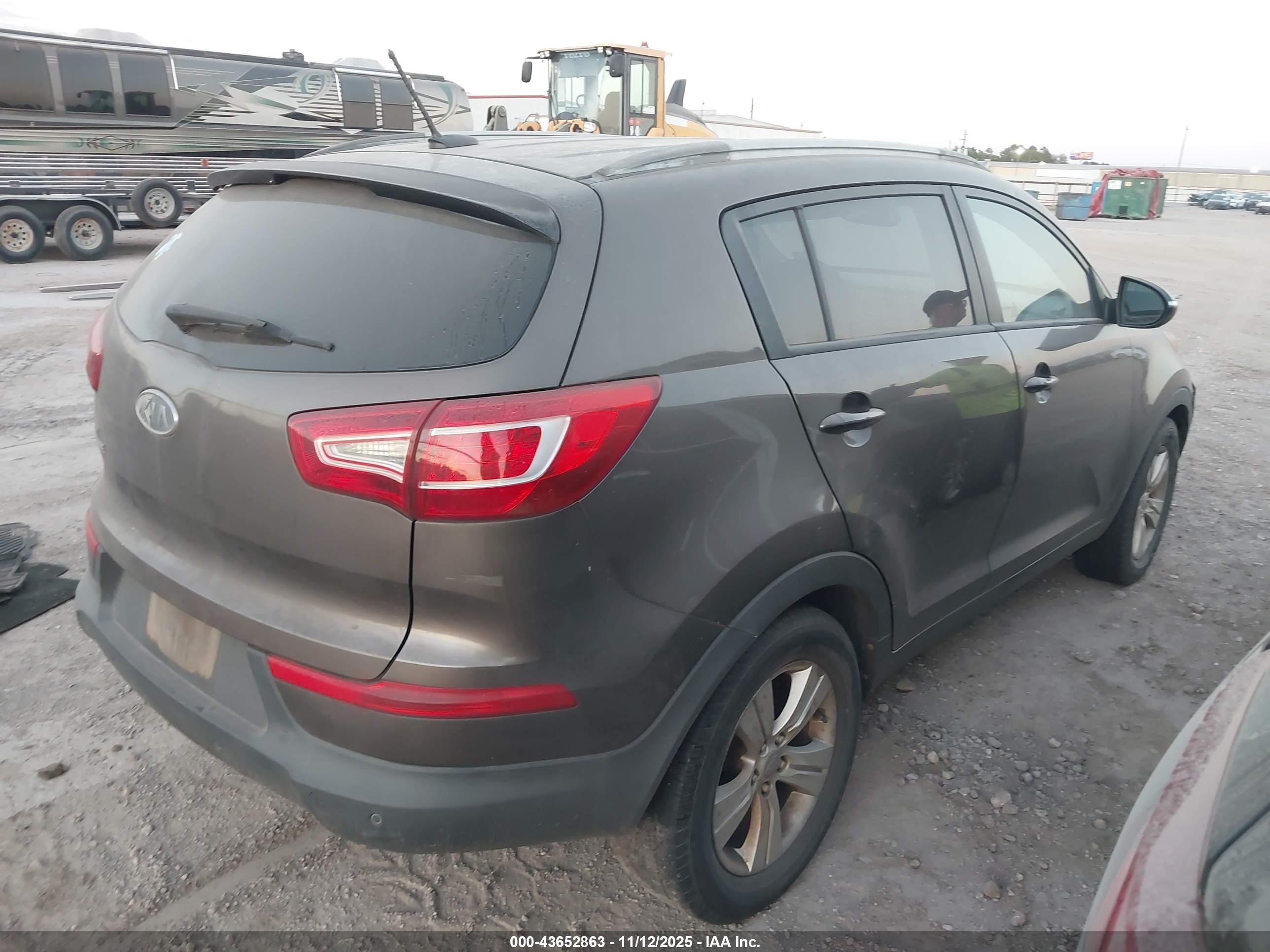 KIA SPORTAGE image 4