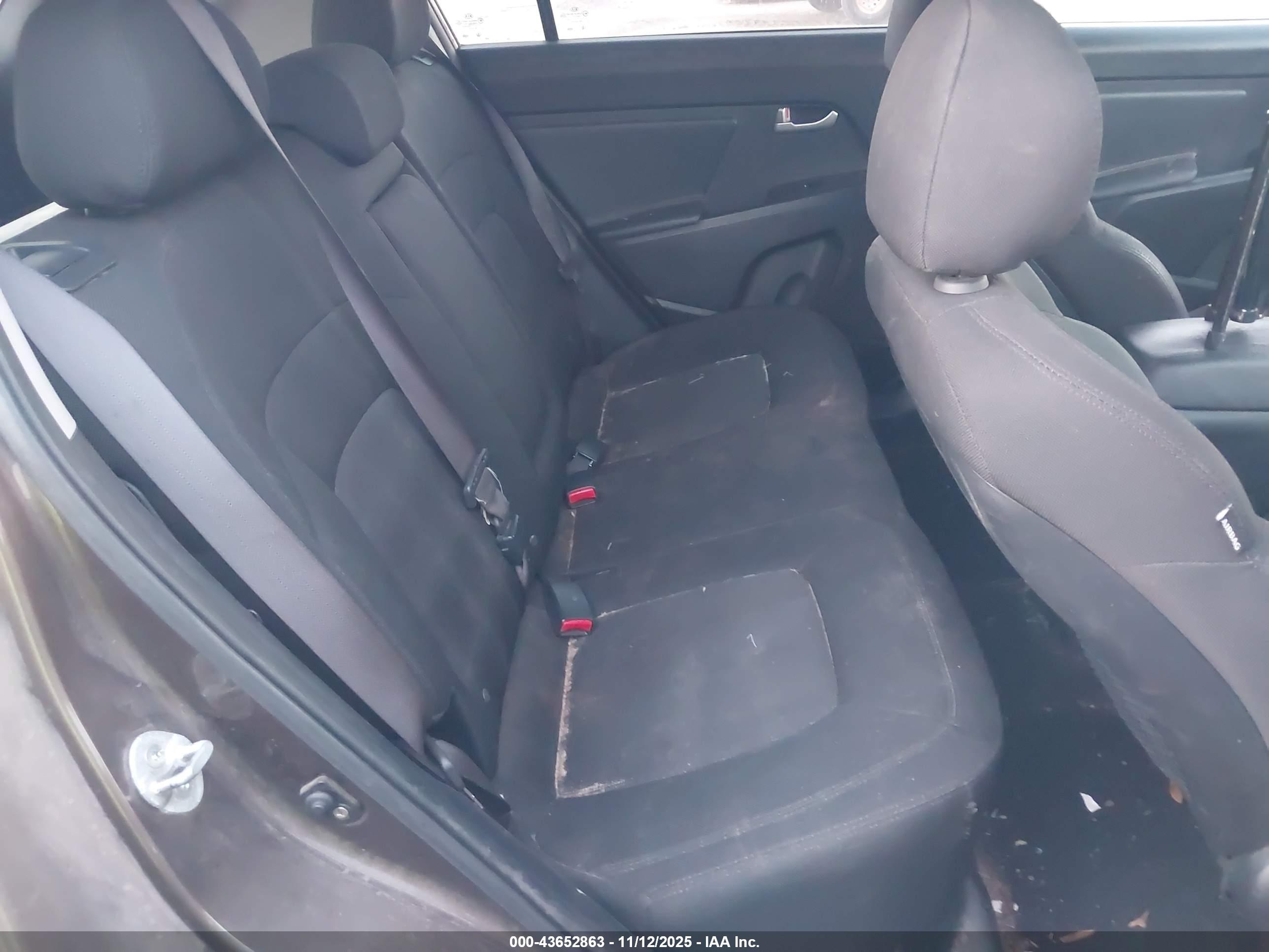 KIA SPORTAGE image 8